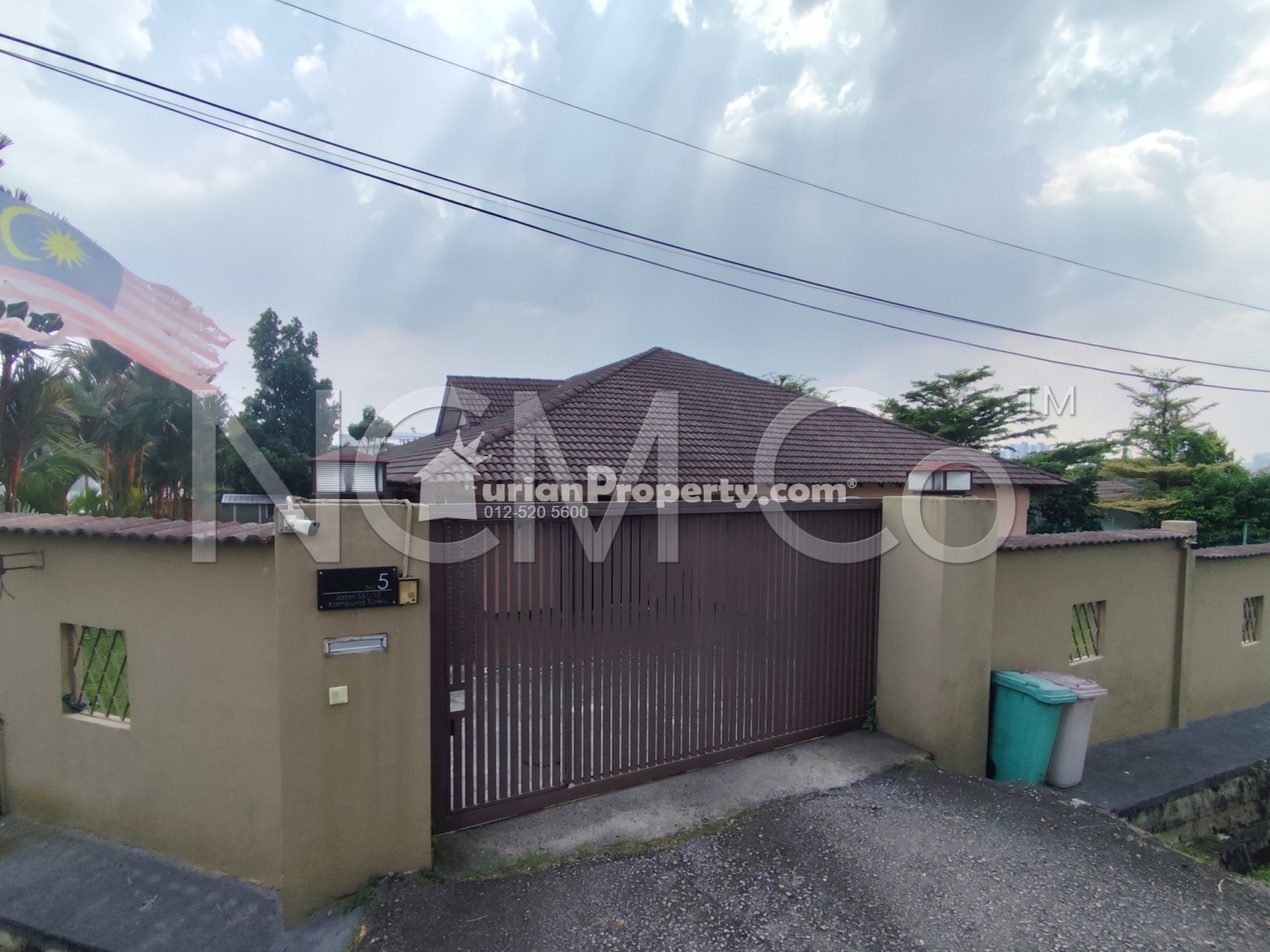 Bungalow House For Auction at Kampung Tunku