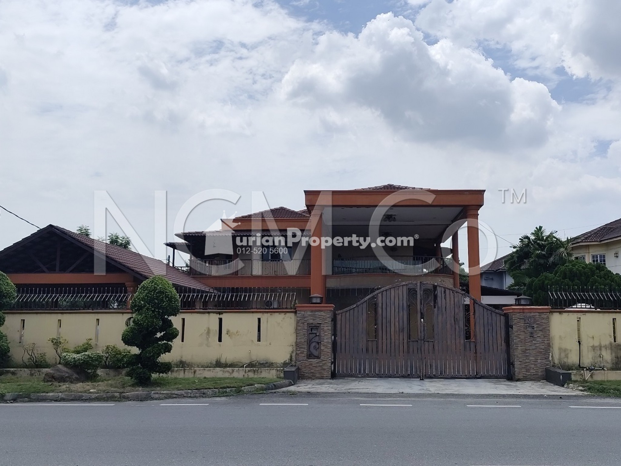 Bungalow House For Auction at Taman Maznah