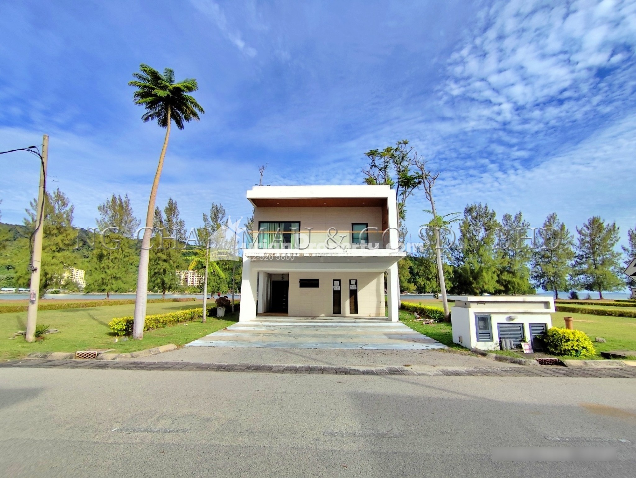 Bungalow House For Auction at Marina Island