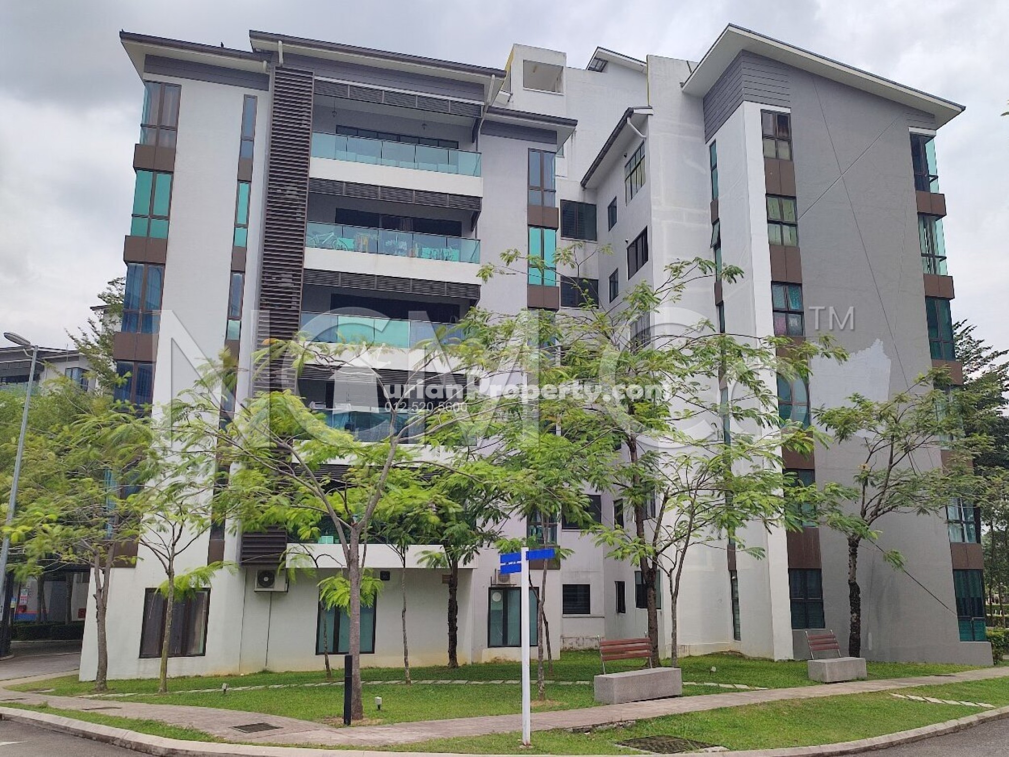 Condo For Auction at Cristal Serin Residence