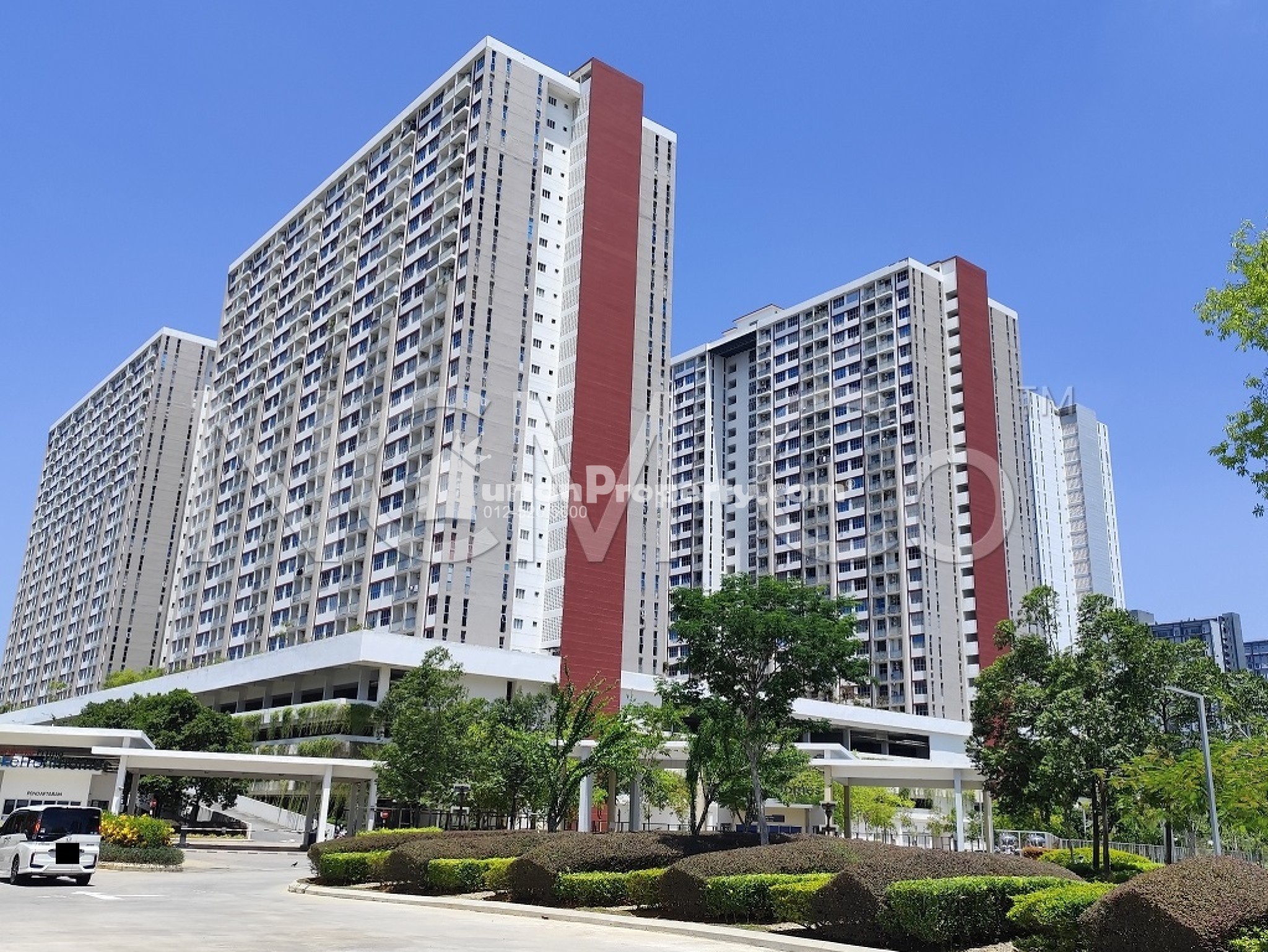 Apartment For Auction at Lakefront Residence