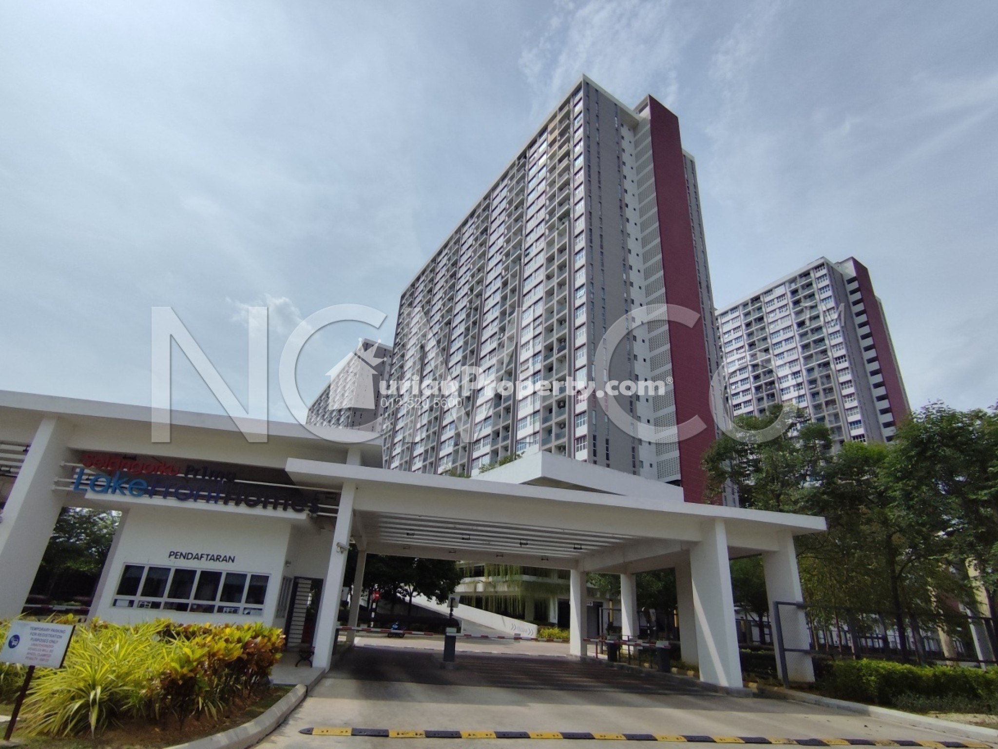 Apartment For Auction at Lakefront Homes