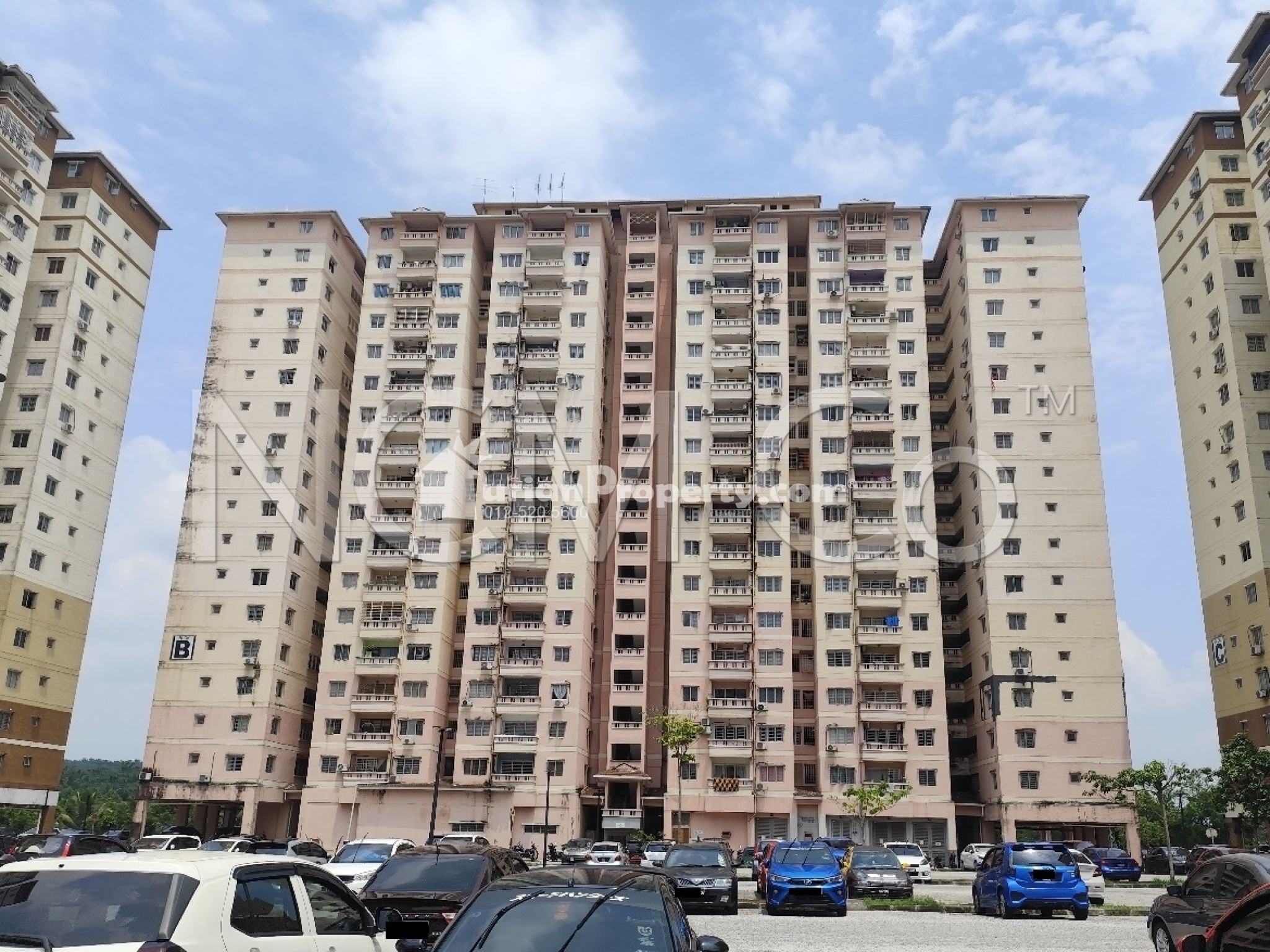 Apartment For Auction at Laguna Biru