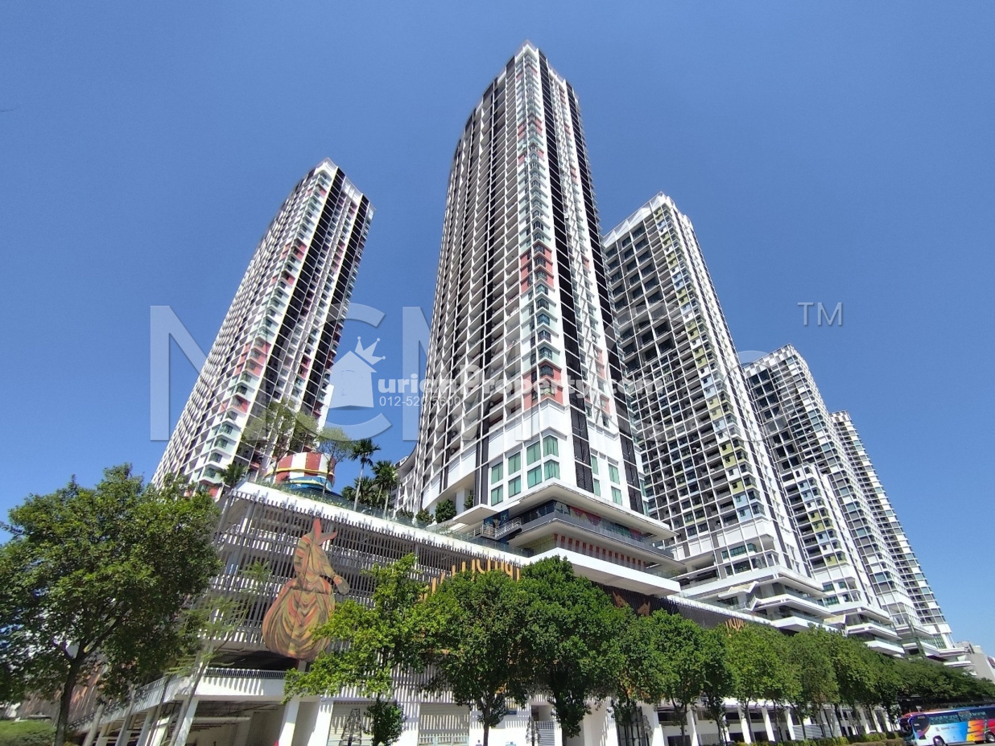 SOHO For Auction at i Soho