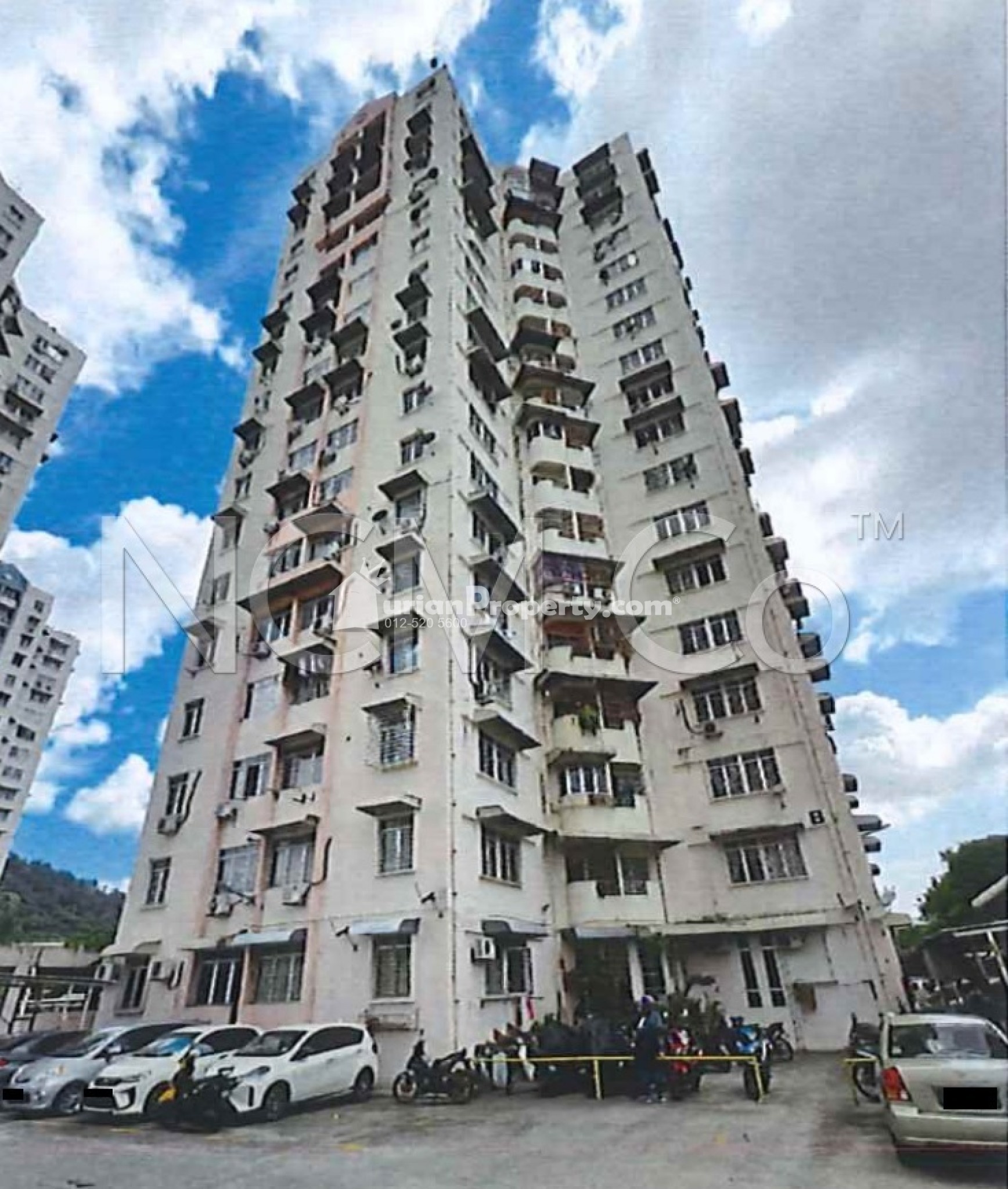 Apartment For Auction at Desa Bayan Apartment