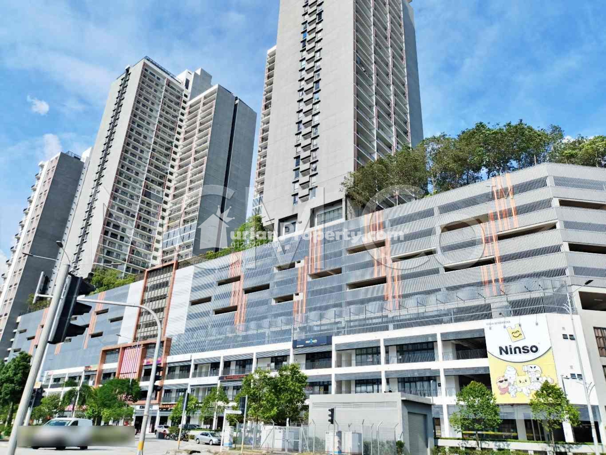 Shop Office For Auction at Emporis