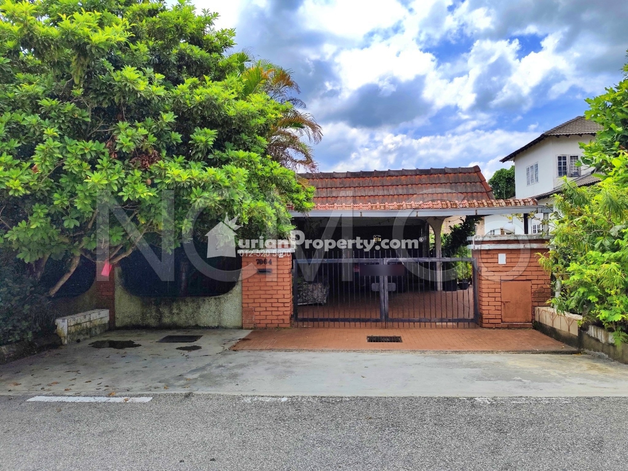 Bungalow House For Auction at Taman Setia