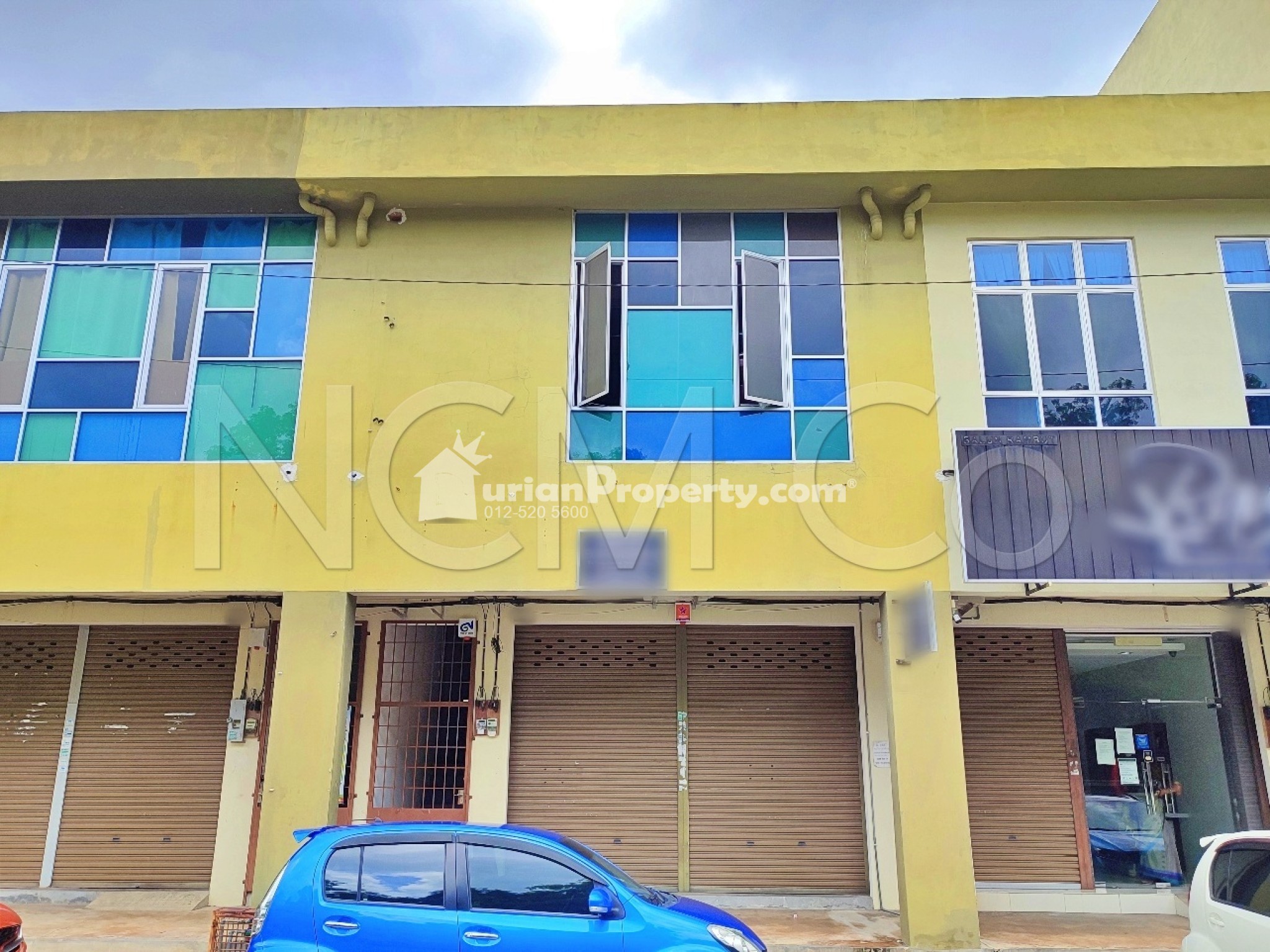 Shop For Auction at Cinta Sayang Resort Home