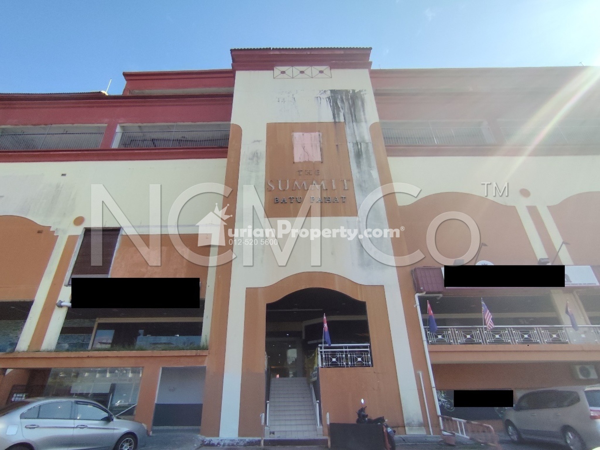 Shop For Auction at The Summit Batu Pahat