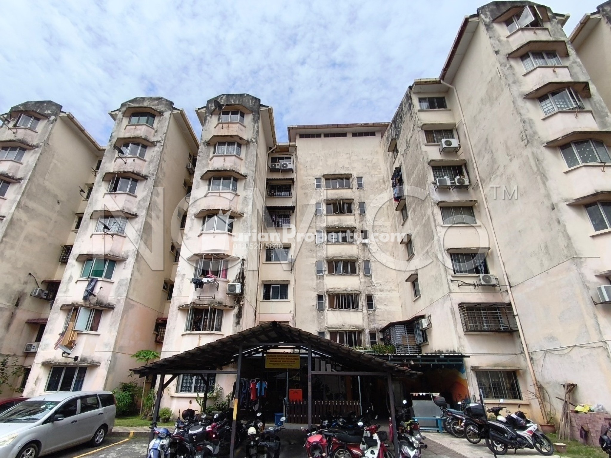 Apartment For Auction at Subang Suria Apartment