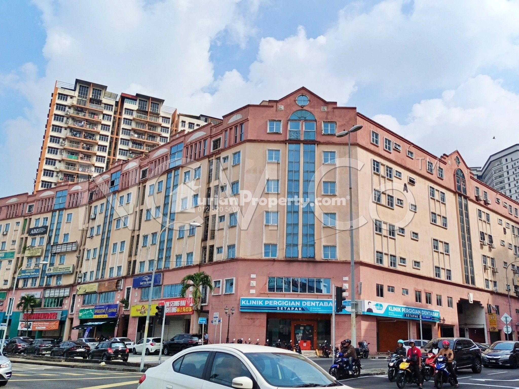 Shop Office For Auction at Diamond Square