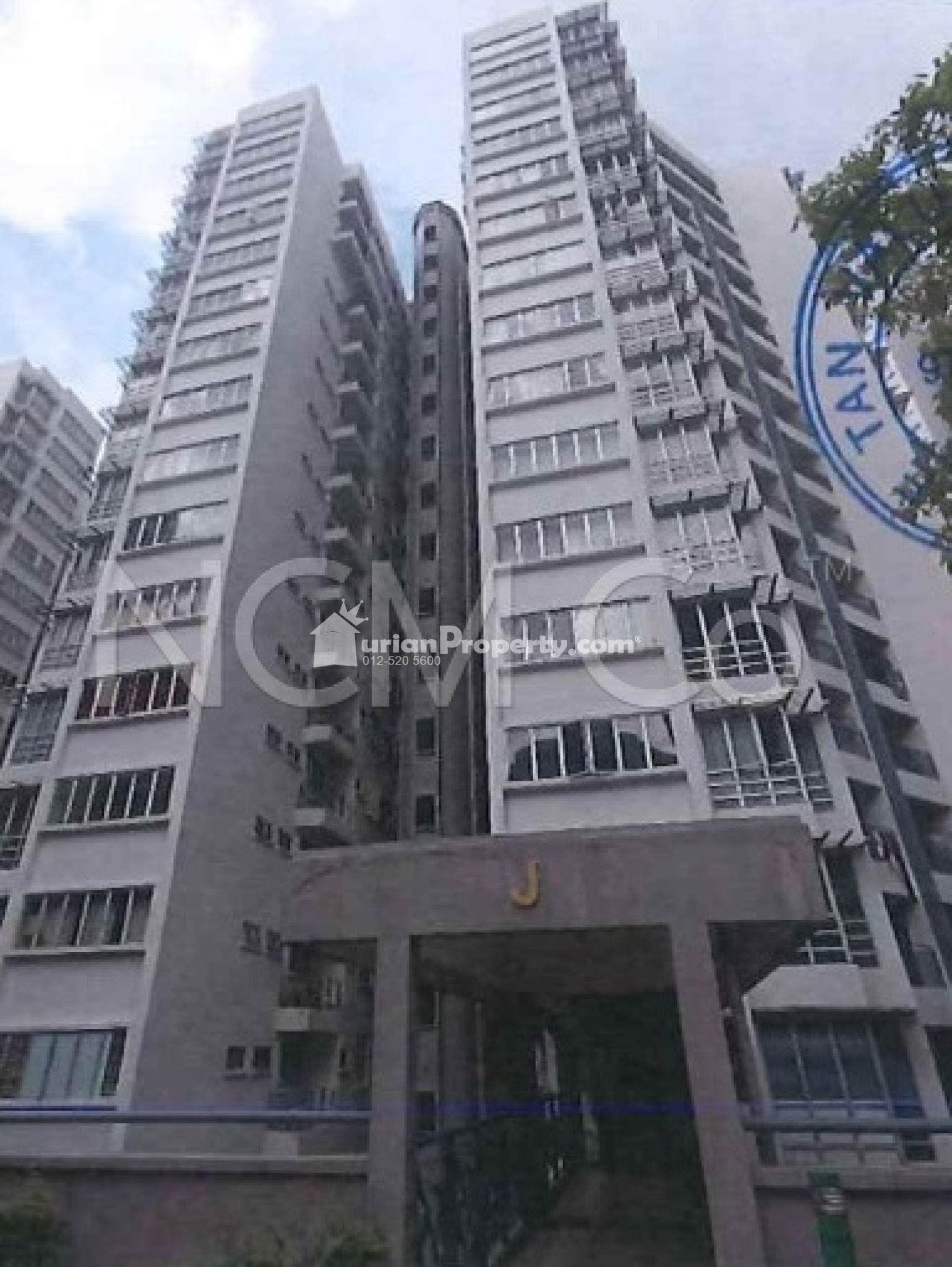 Condo For Auction at Villa Wangsamas