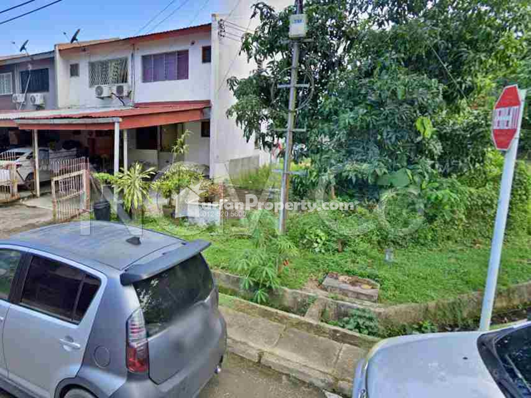 Terrace House For Auction at Taman Wijaya Park