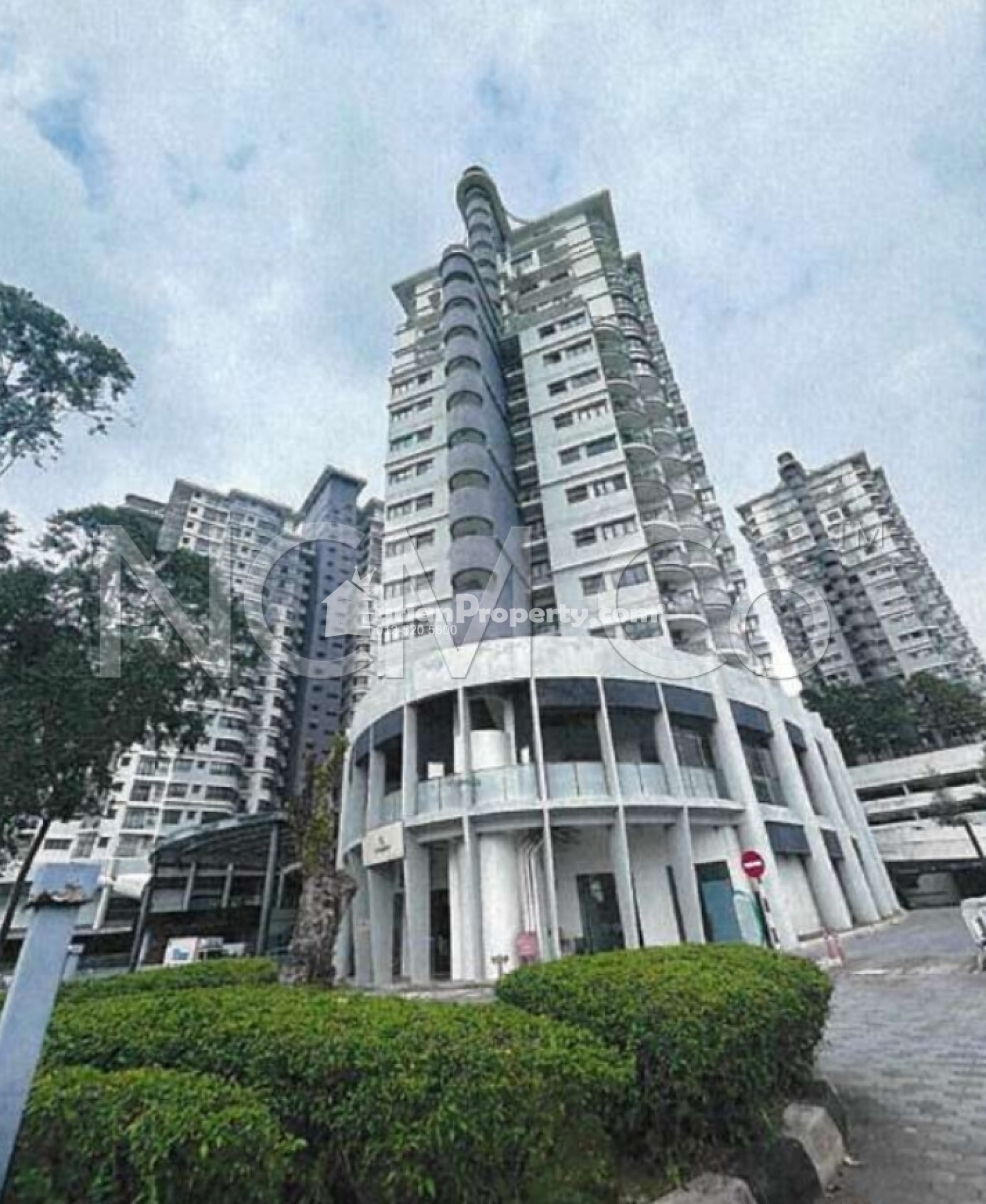 Condo For Auction at Maisson