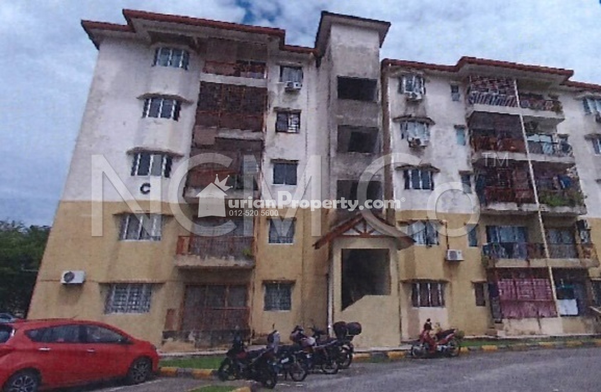 Apartment For Auction at Seraya Apartment