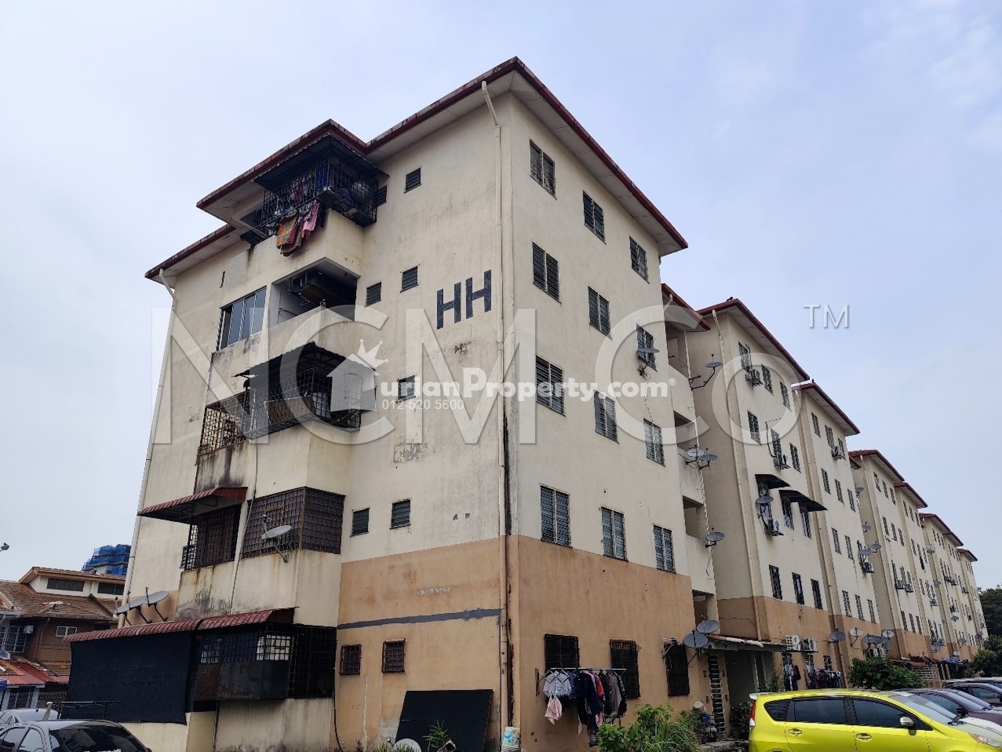 Apartment For Auction at Puchong Utama Court 2