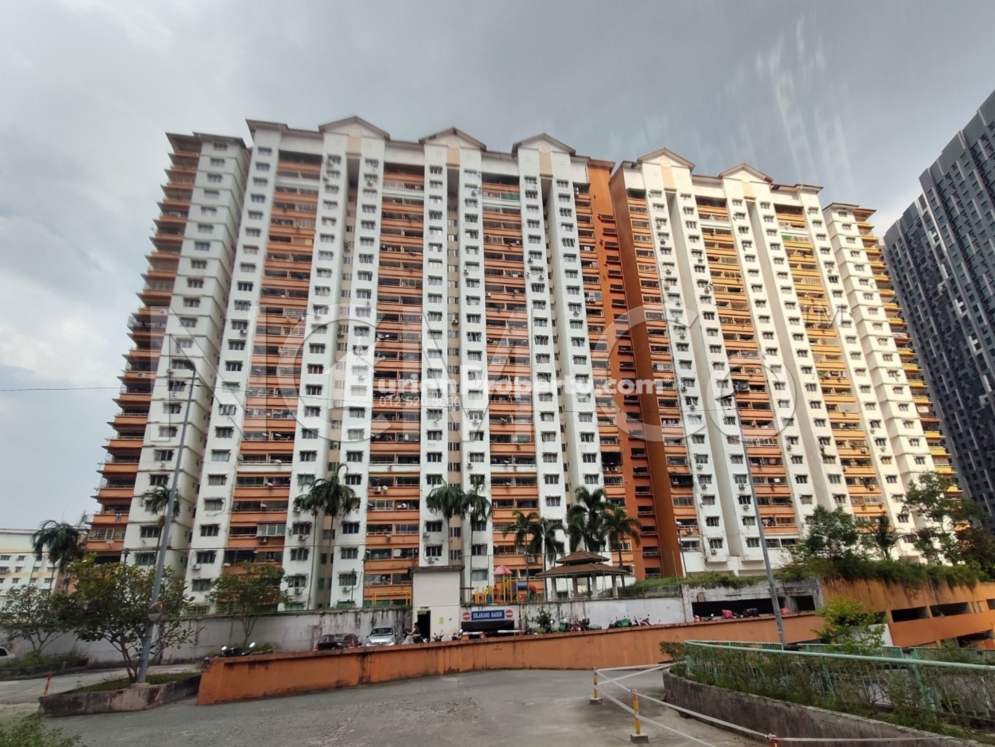 Apartment For Auction at Flora Damansara Apartment