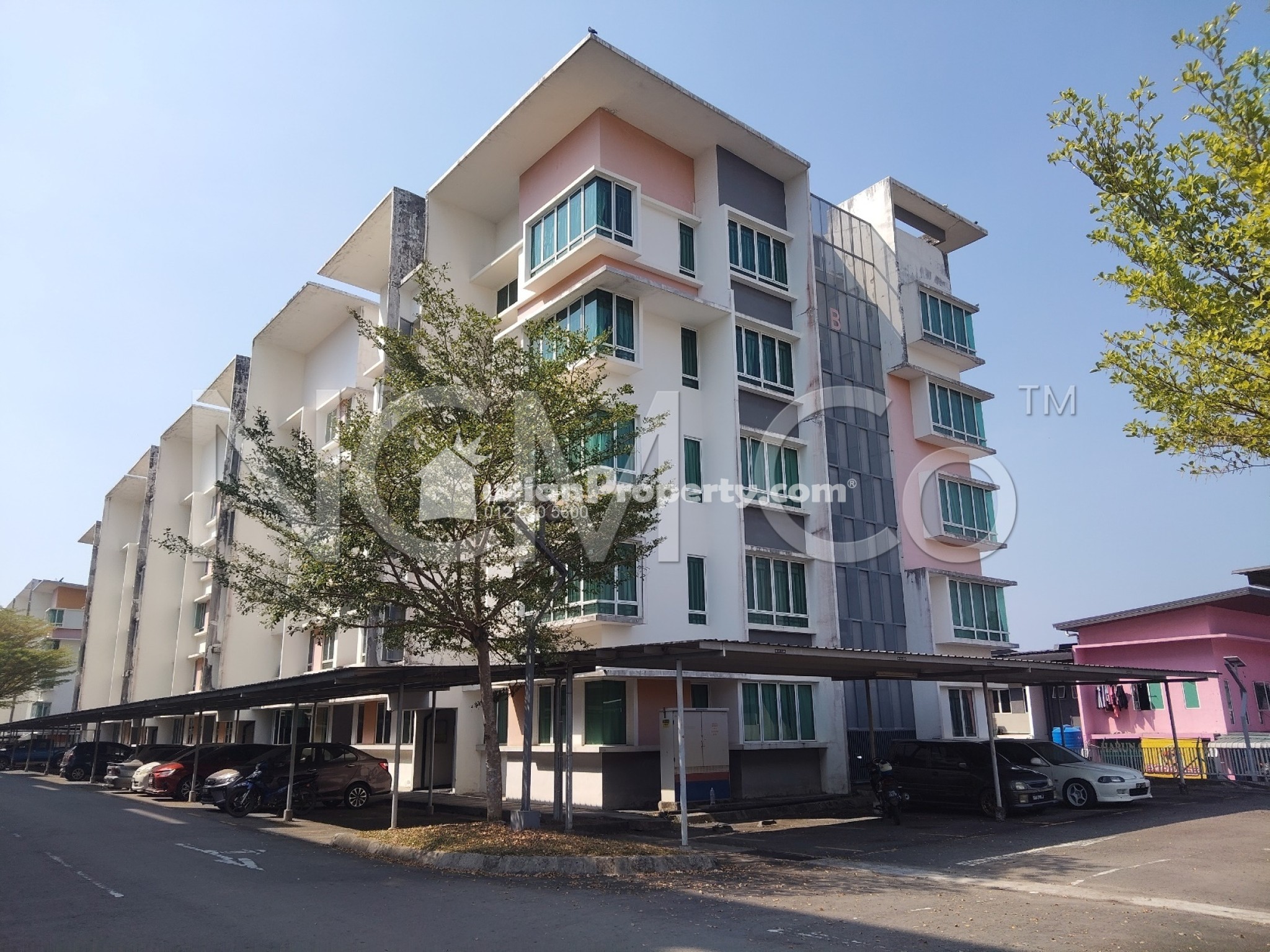 Apartment For Auction at University Utama Condominium