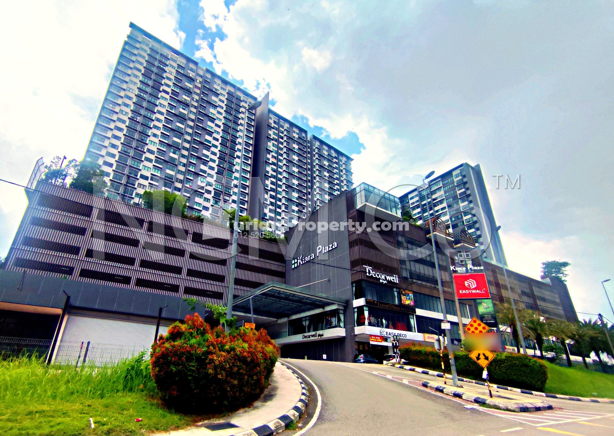 Shop For Auction at Kiara Plaza