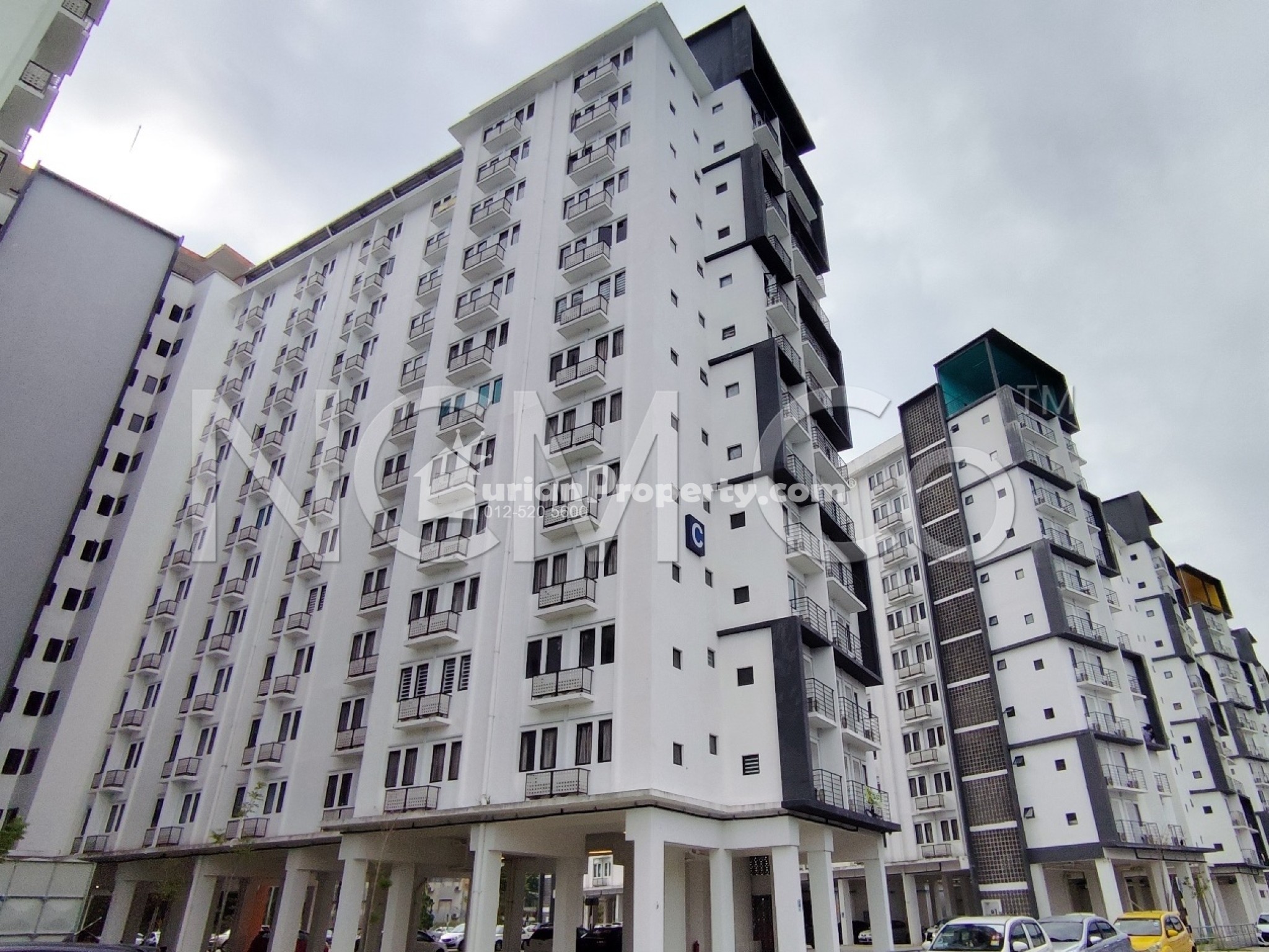 Apartment For Auction at Unisuites