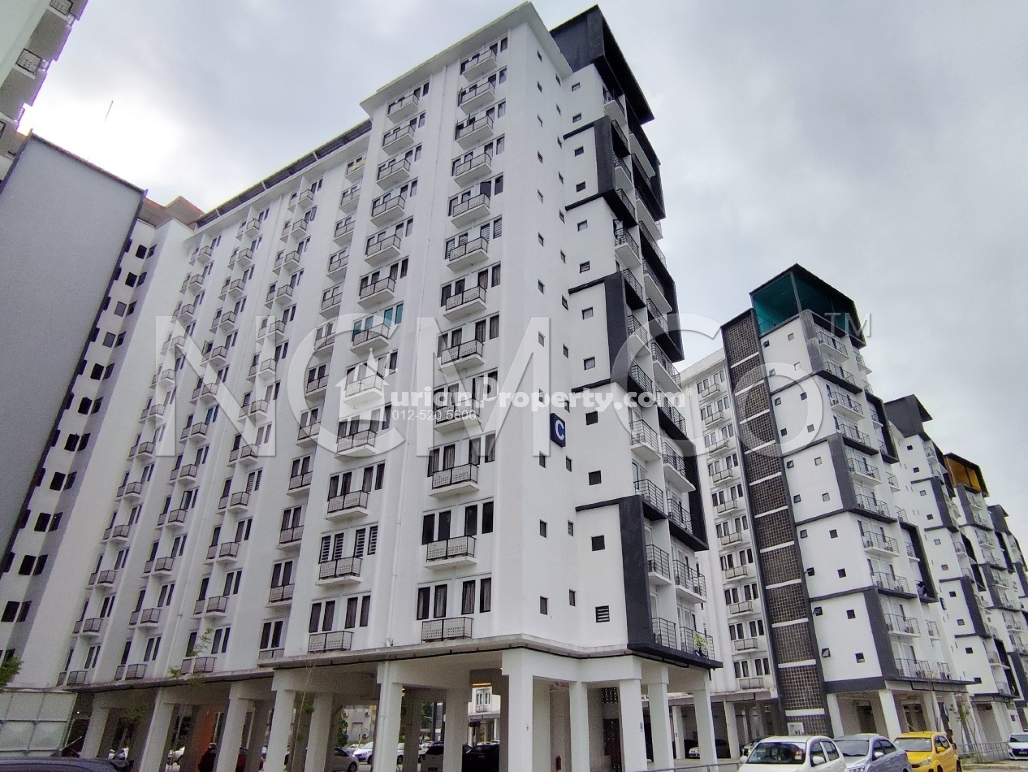 Apartment For Auction at Unisuites