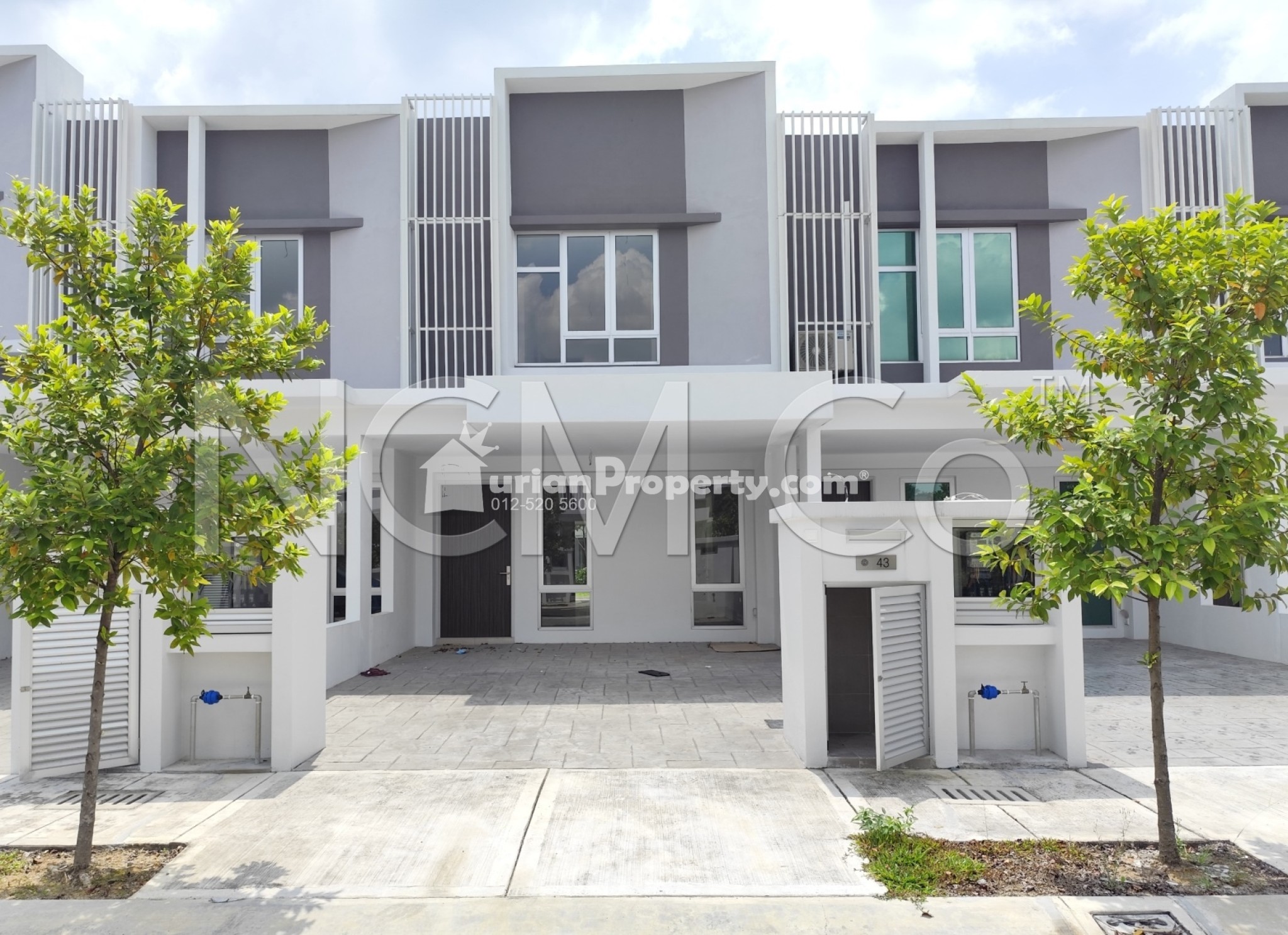 Terrace House For Auction at Acacia Park