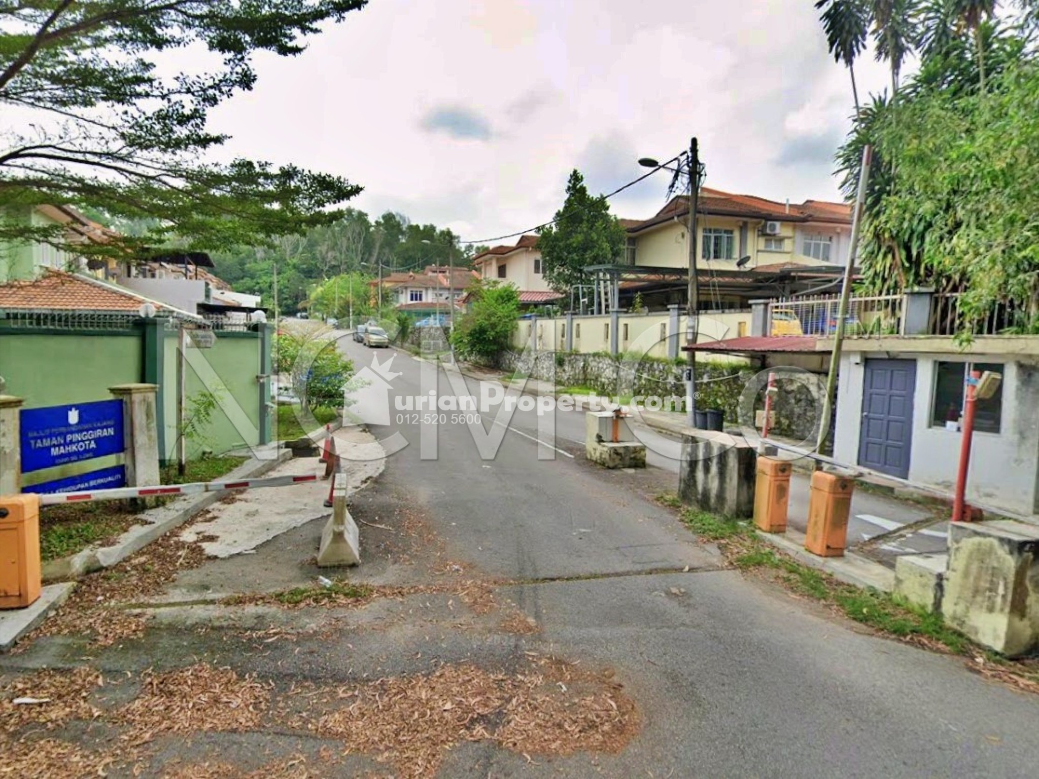 Terrace House For Auction at Taman Pinggiran Mahkota