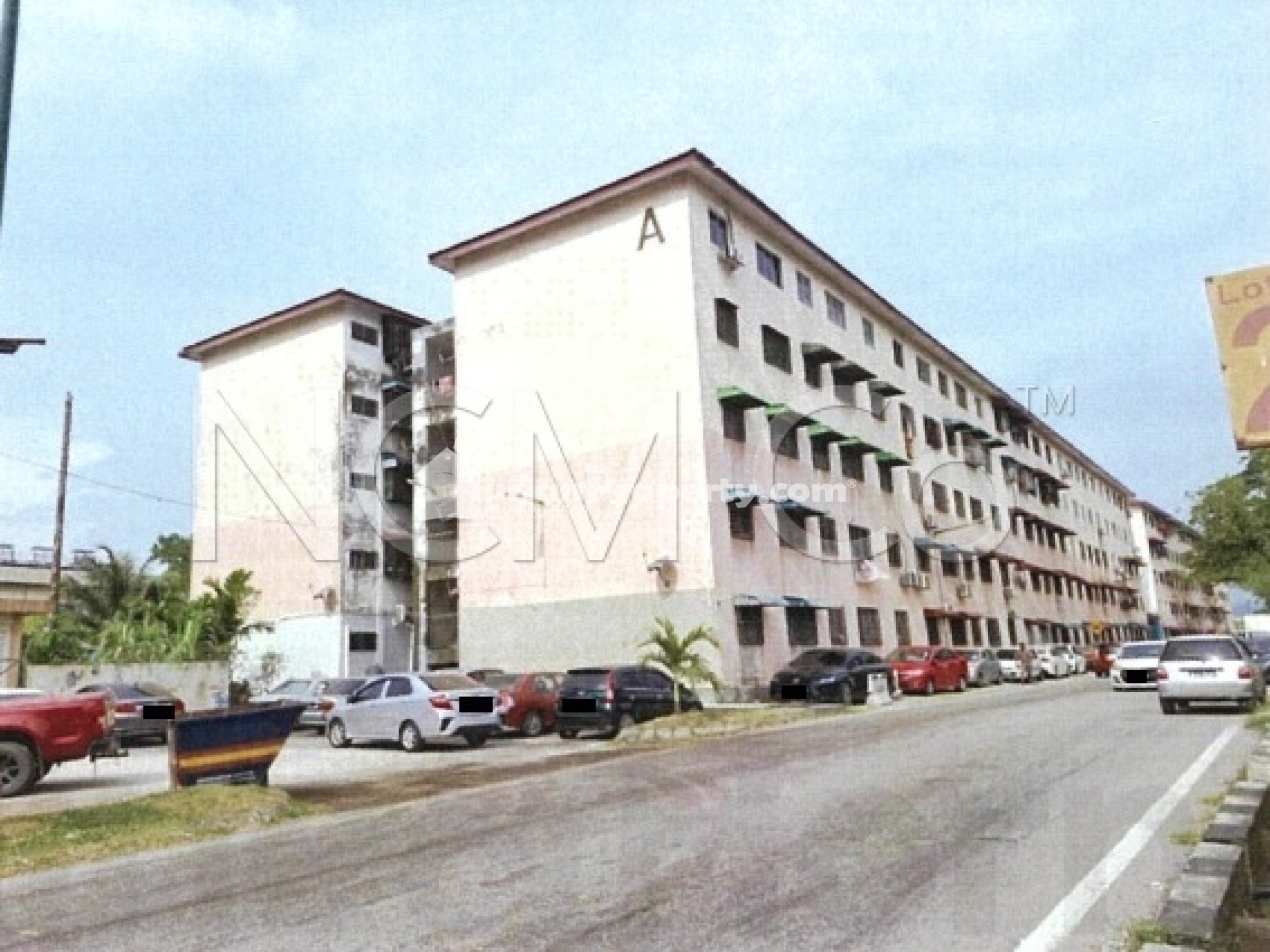 Flat For Auction at Selayang Makmur Apartment