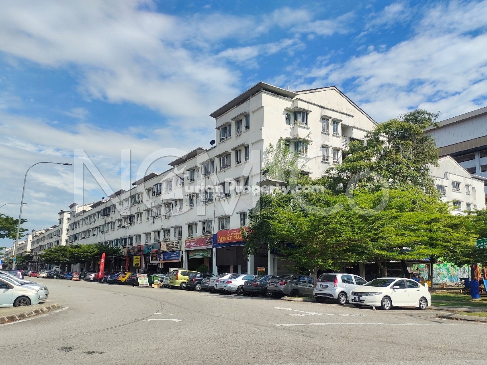 Shop For Auction at Dataran Otomobil