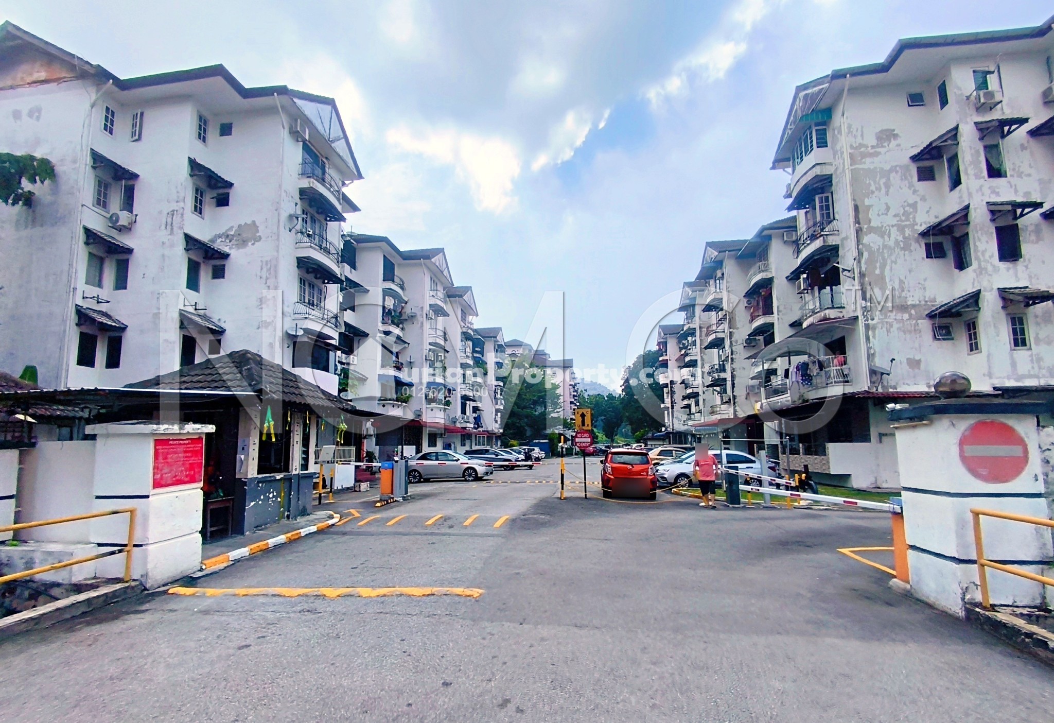 Flat For Auction at Vista Condominium