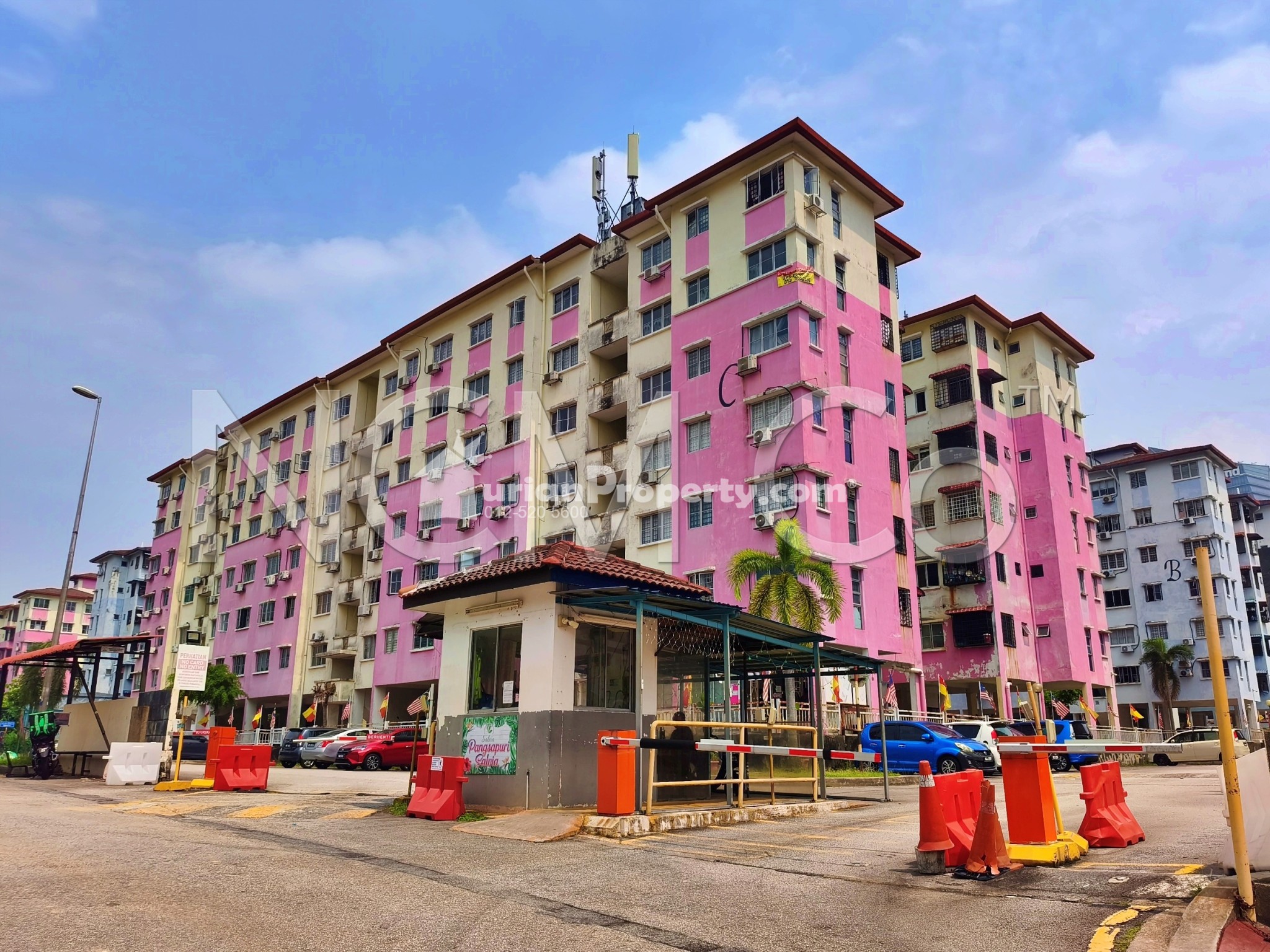 Apartment For Auction at Salvia Apartment