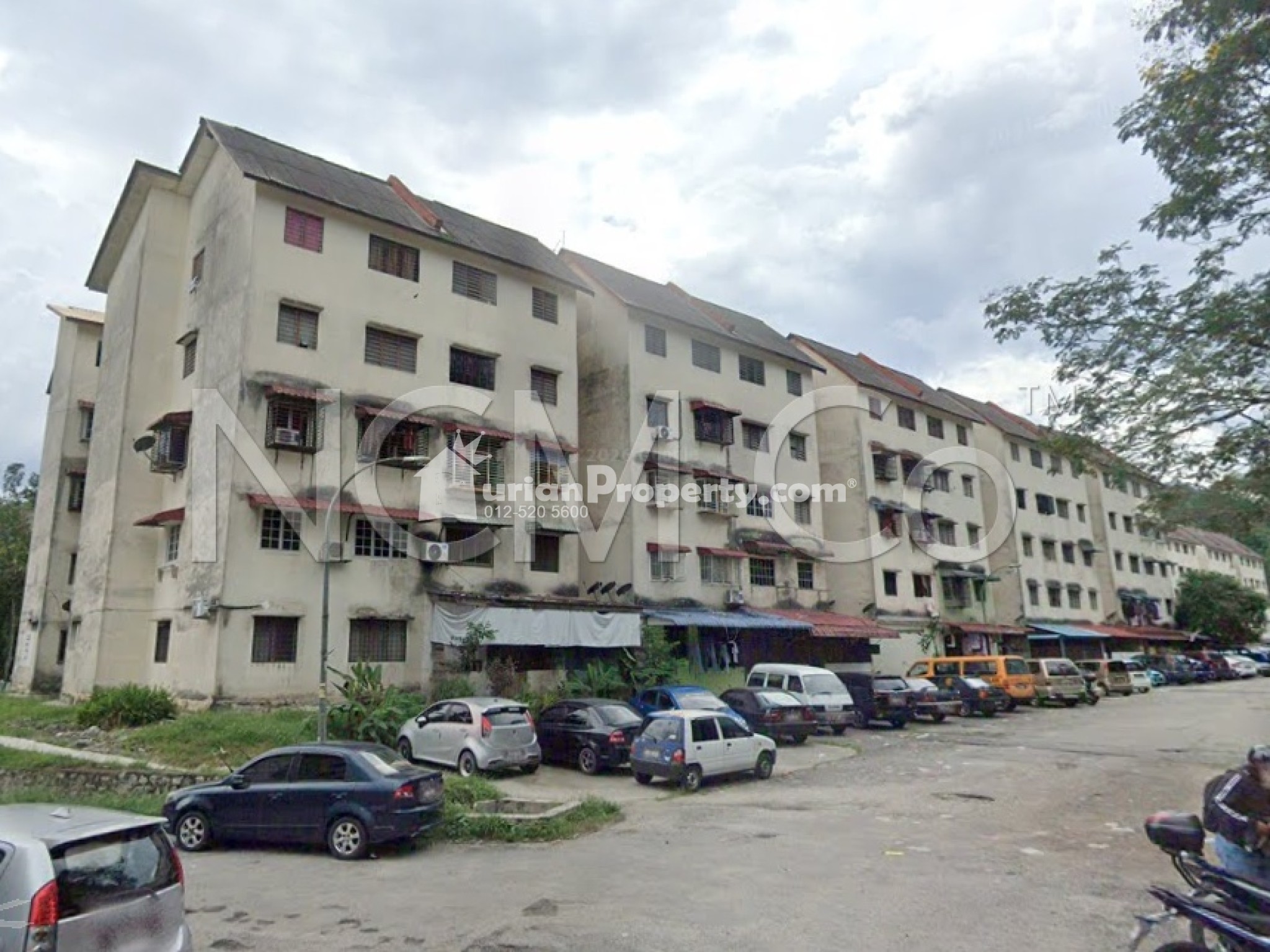 Flat For Auction at Taman Pinggiran Delima