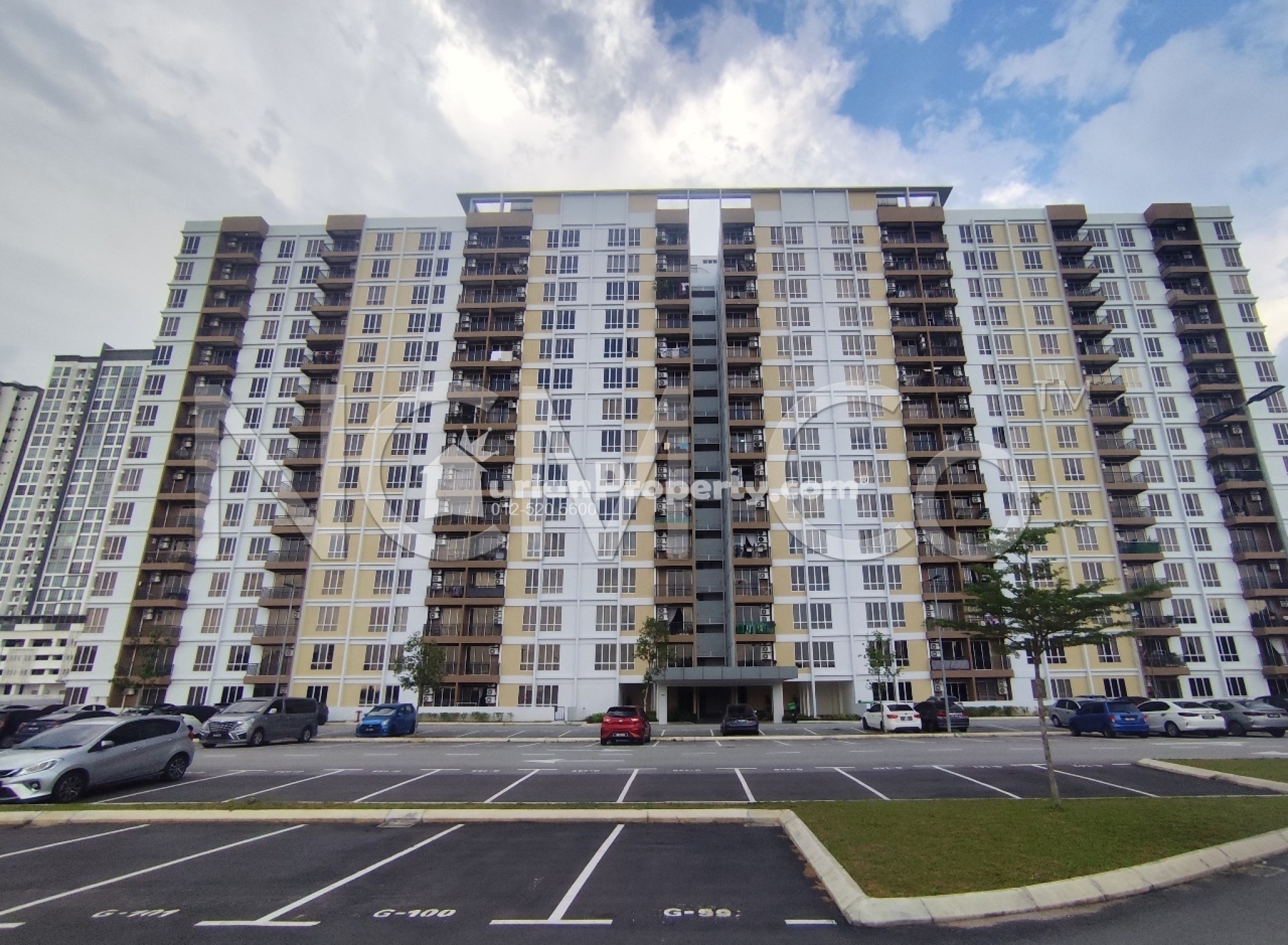 Apartment For Auction at Meridin Bayvue