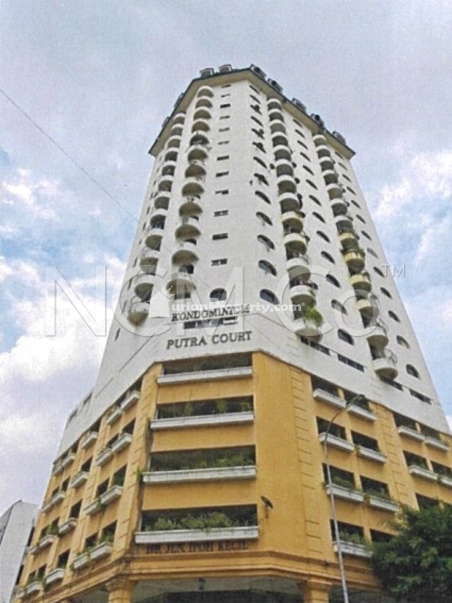 Apartment For Auction at Putra Court