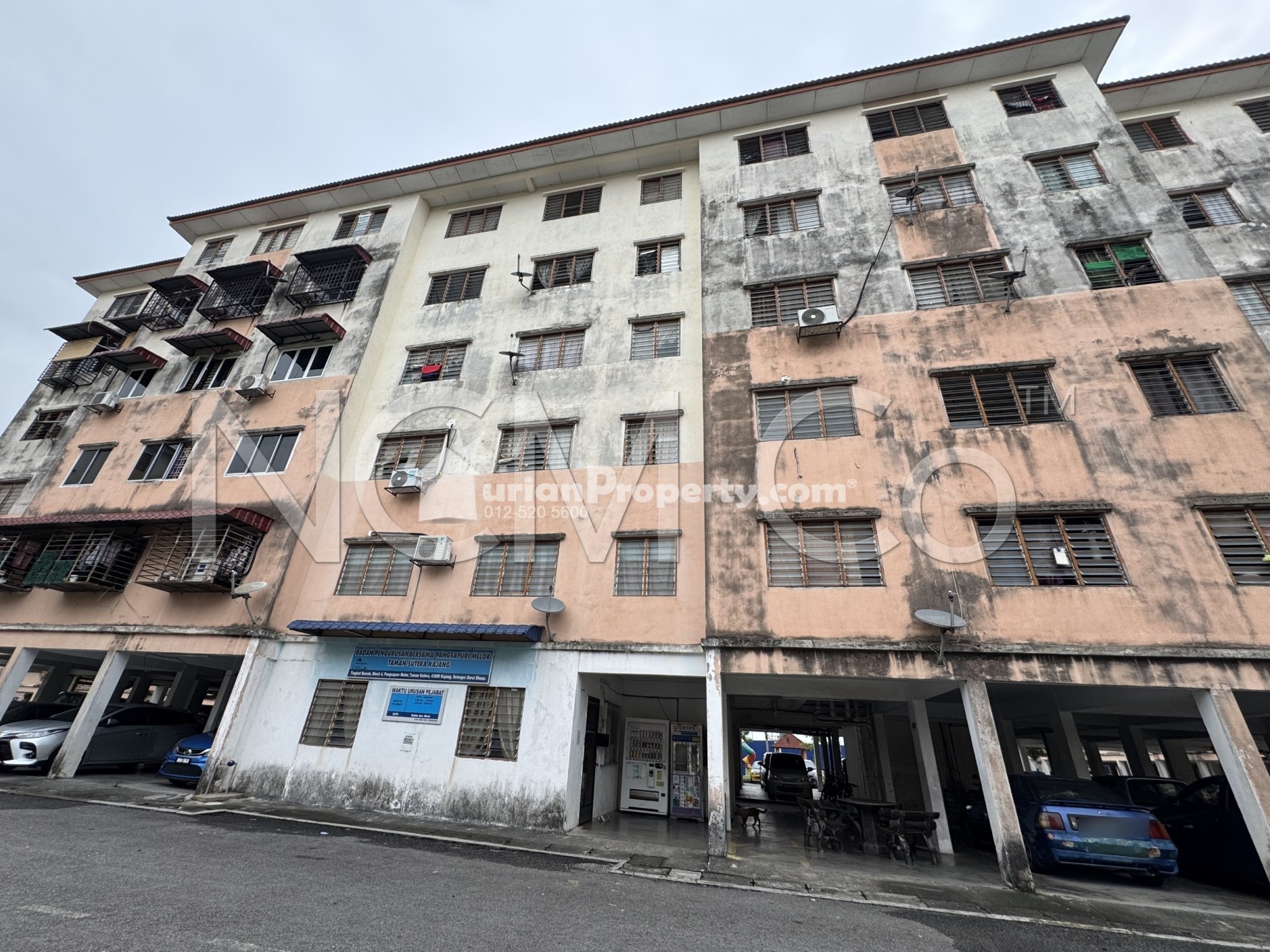 Apartment For Auction at Apartment Melor