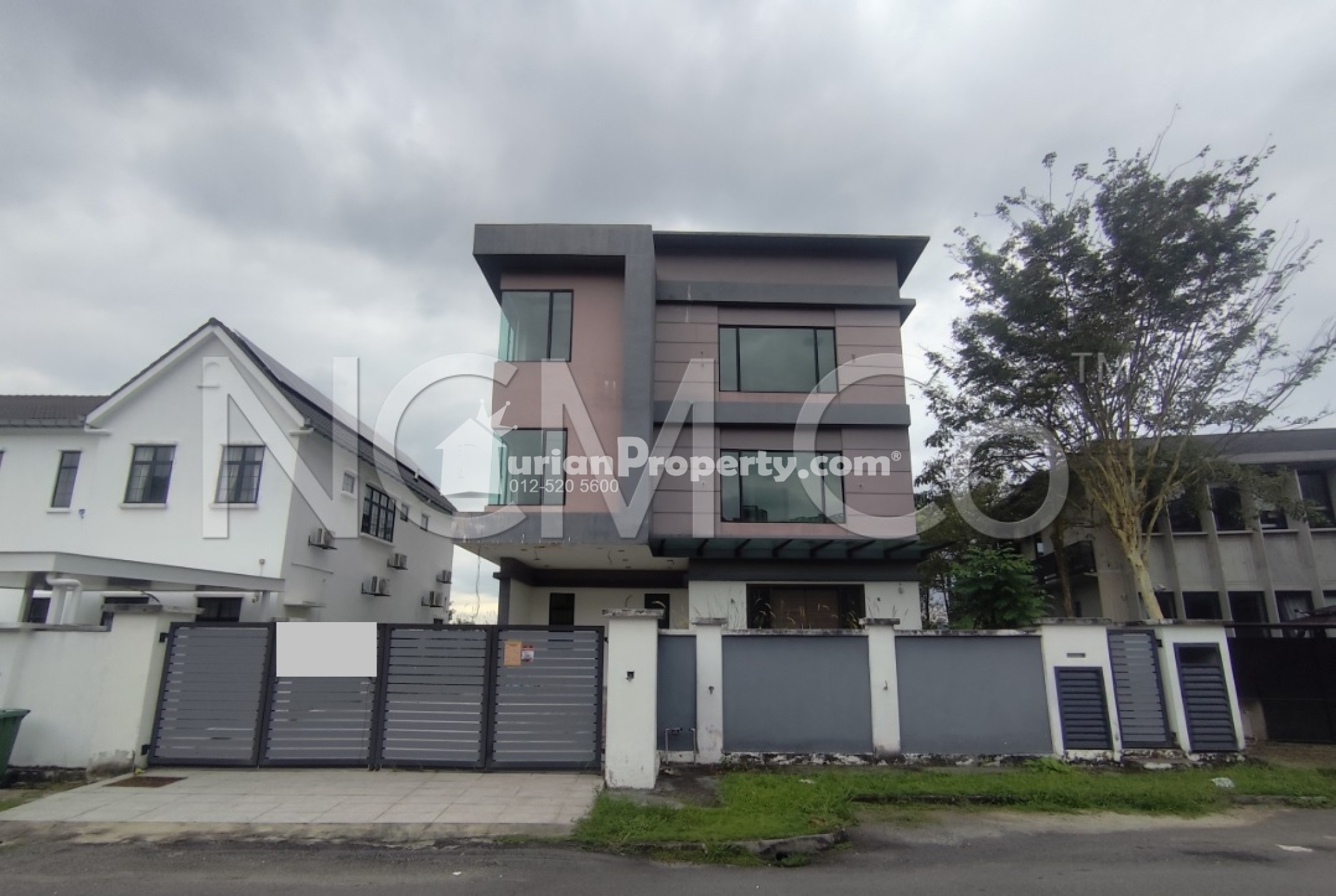 Bungalow House For Auction at Section U9