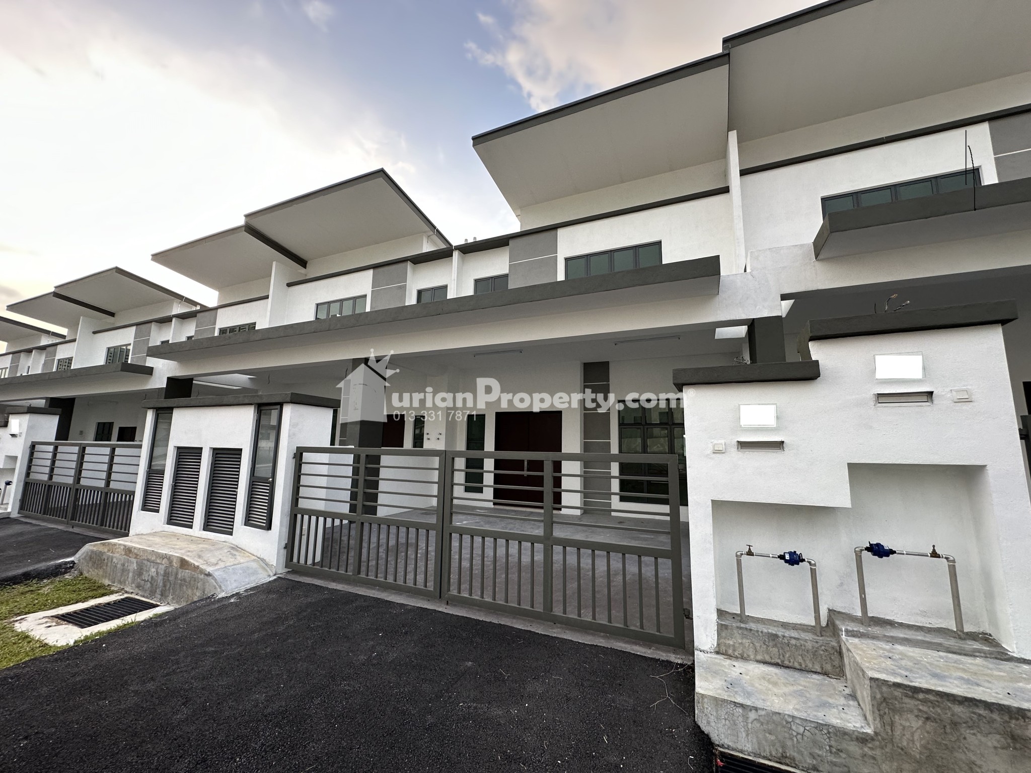 Terrace House For Rent at Taman Puncak Saujana