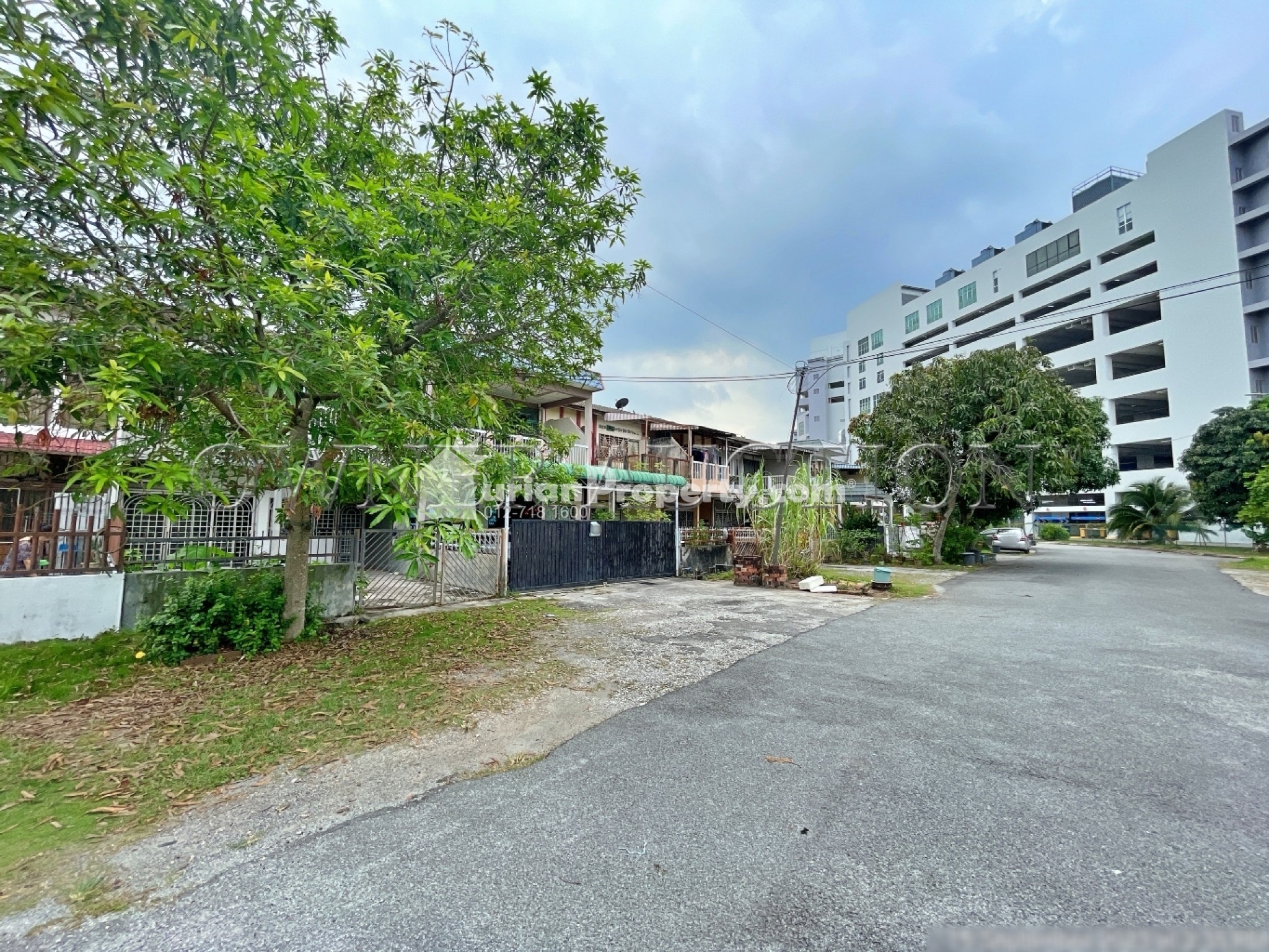 Terrace House For Auction at Taman Radzi