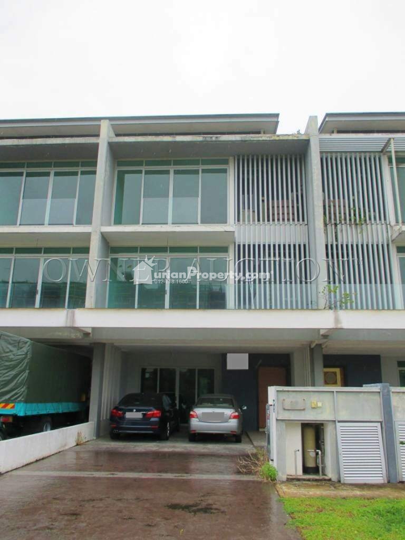 Terrace House For Auction at D'Island