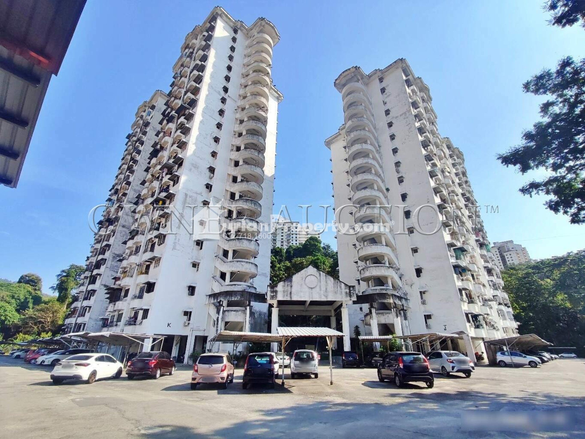 Condo For Auction at Vista Condominium