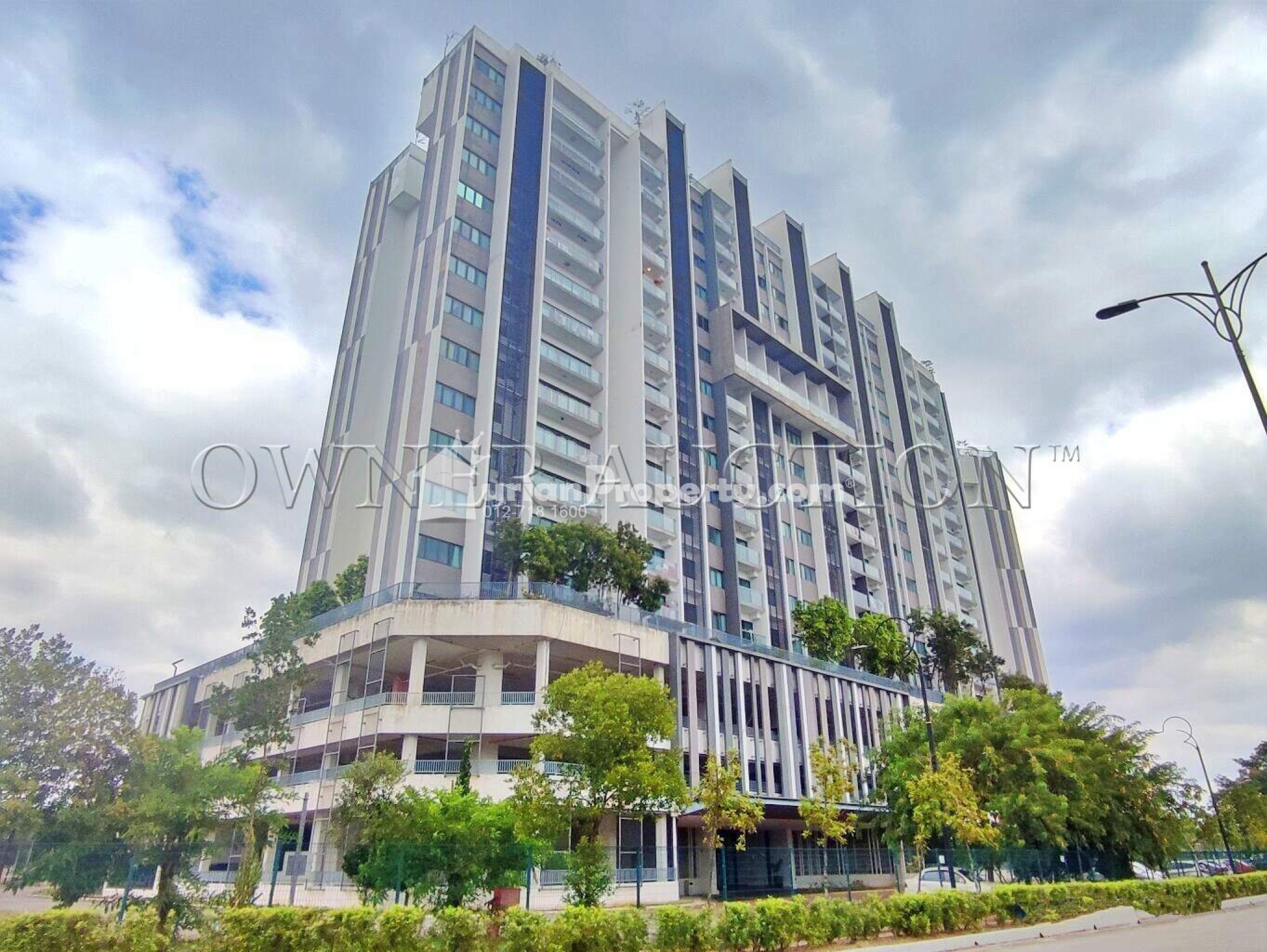 Condo For Auction at Skyvilla