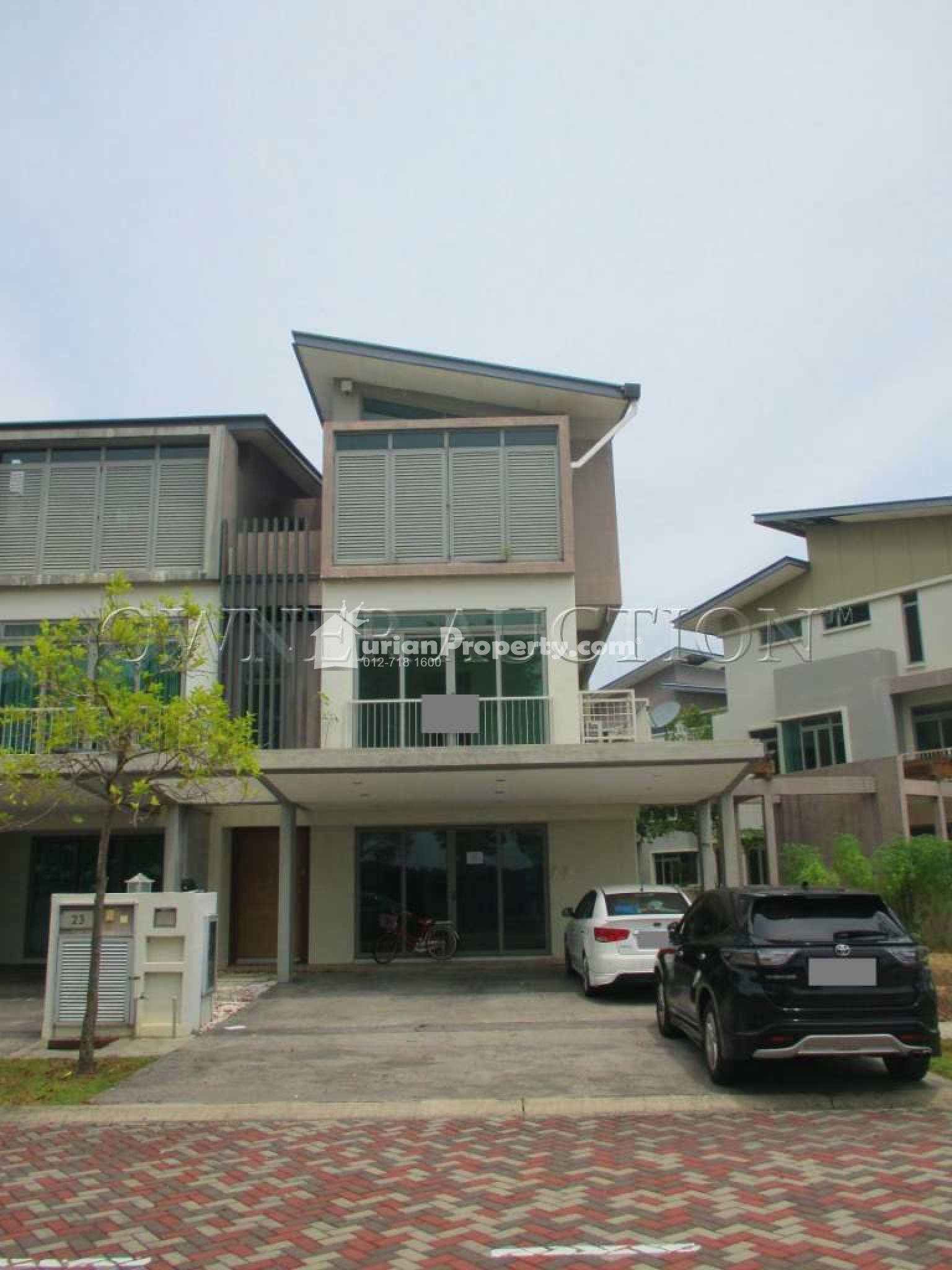 Terrace House For Auction at D'Island