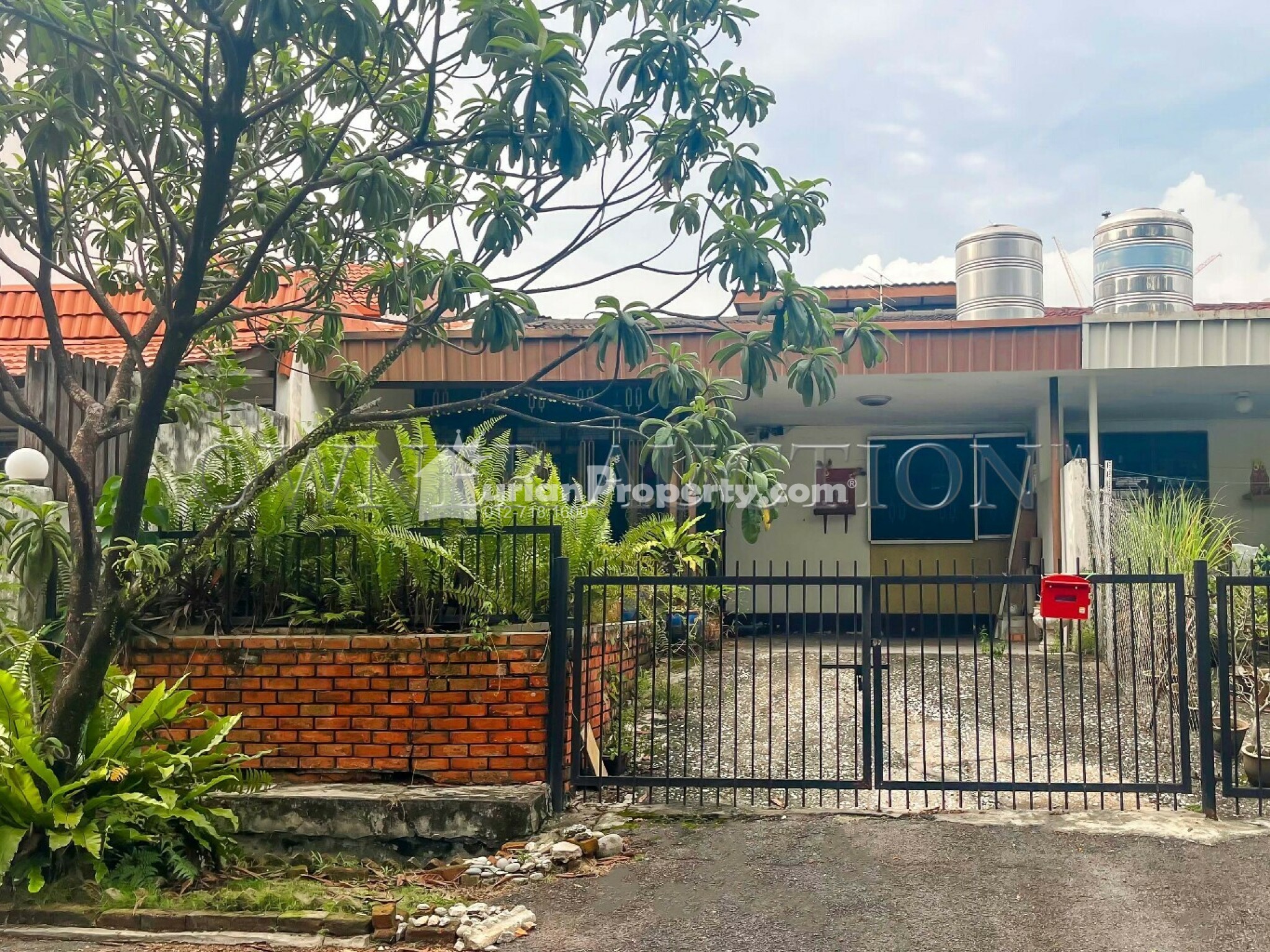 Terrace House For Auction at Lucky Garden