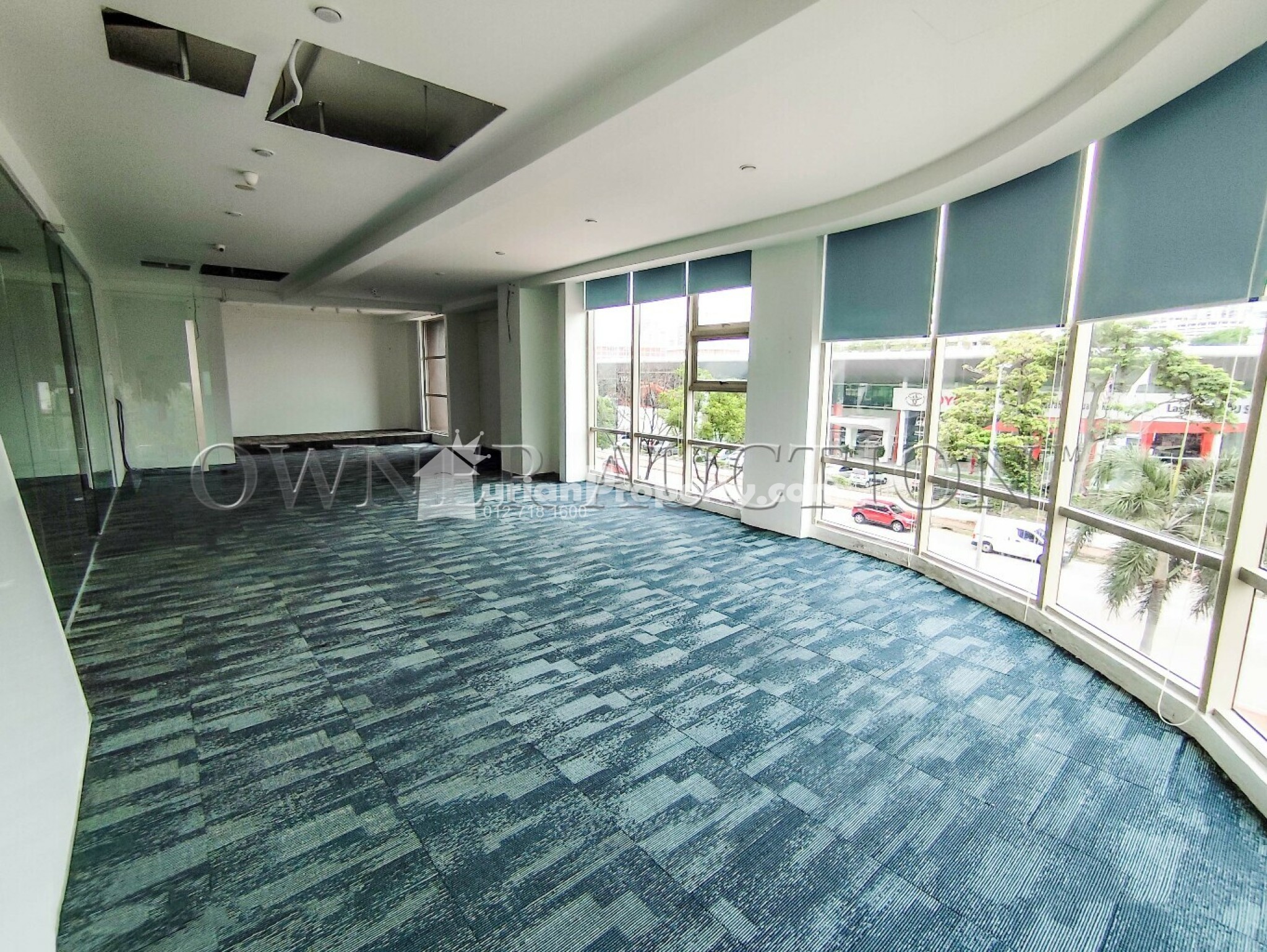Shop Office For Auction at 3 Two Square
