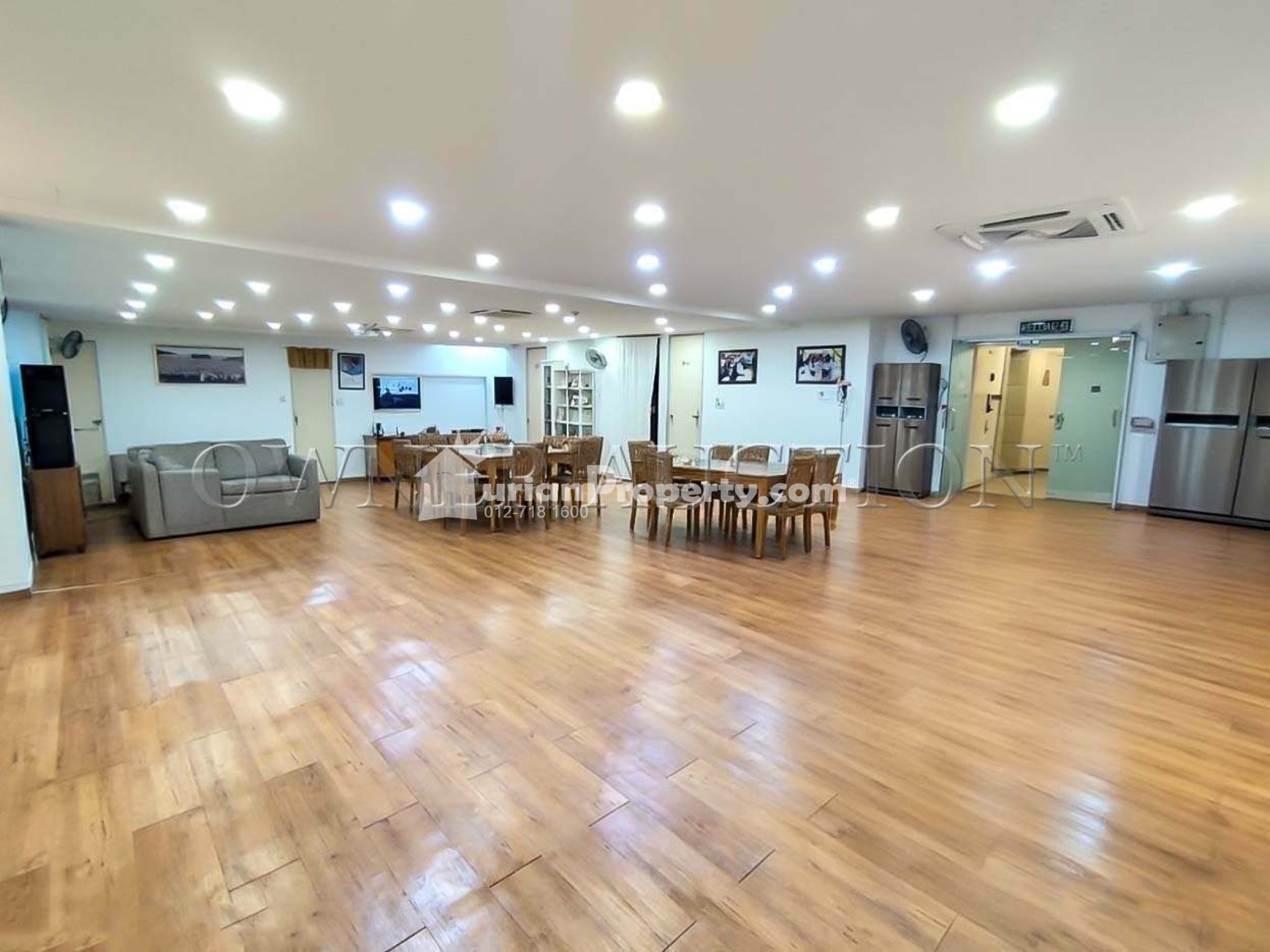 Shop Office For Auction at 3 Two Square