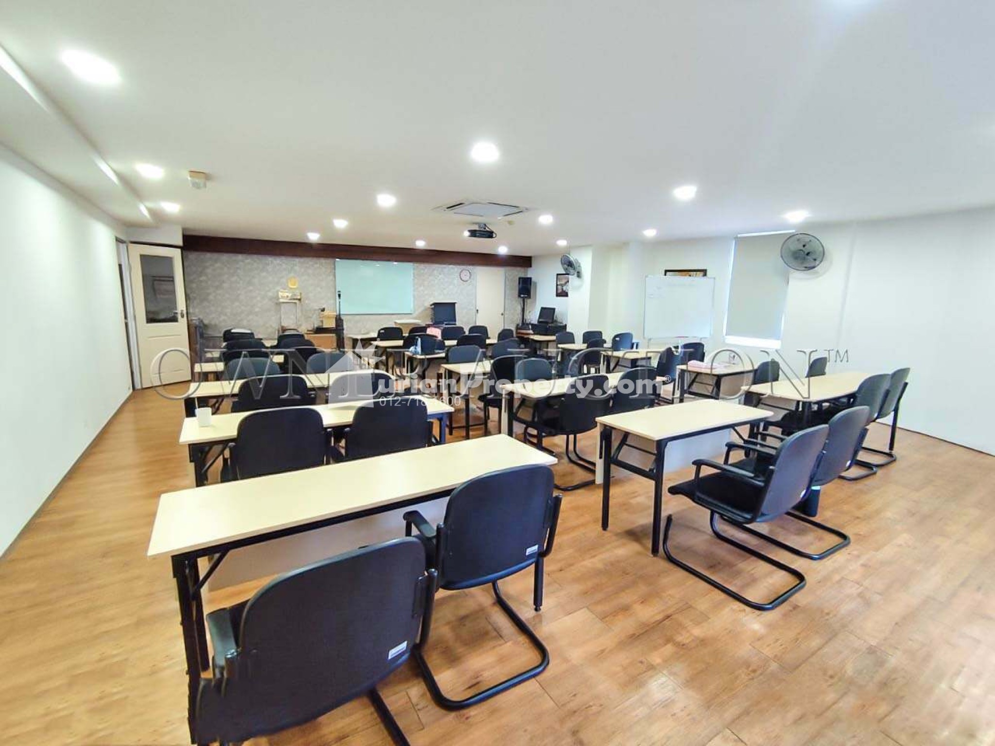 Shop Office For Auction at 3 Two Square