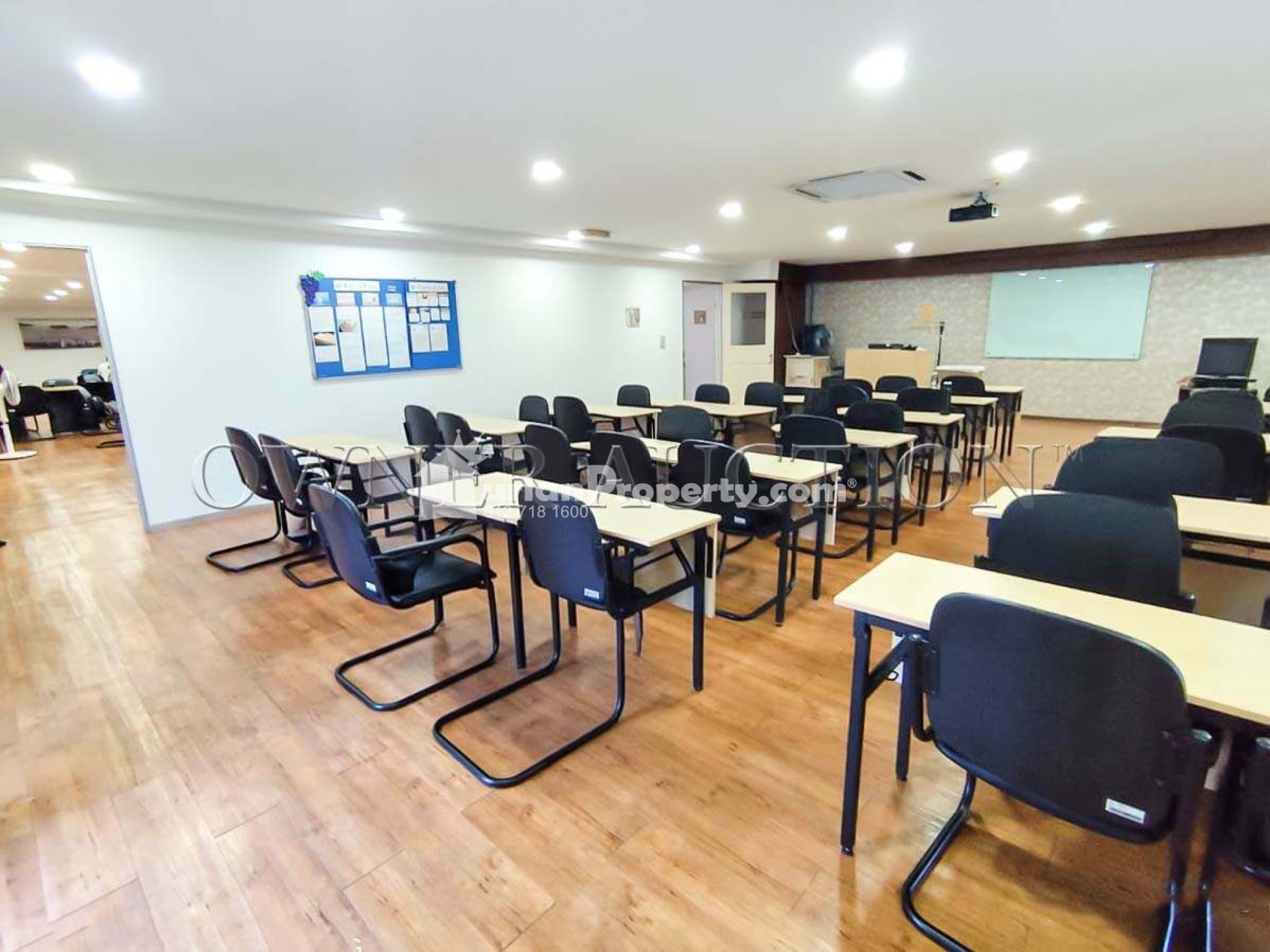 Shop Office For Auction at 3 Two Square