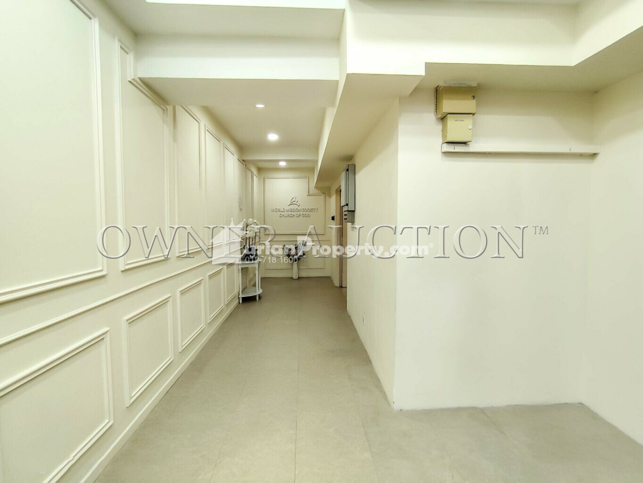Shop Office For Auction at 3 Two Square