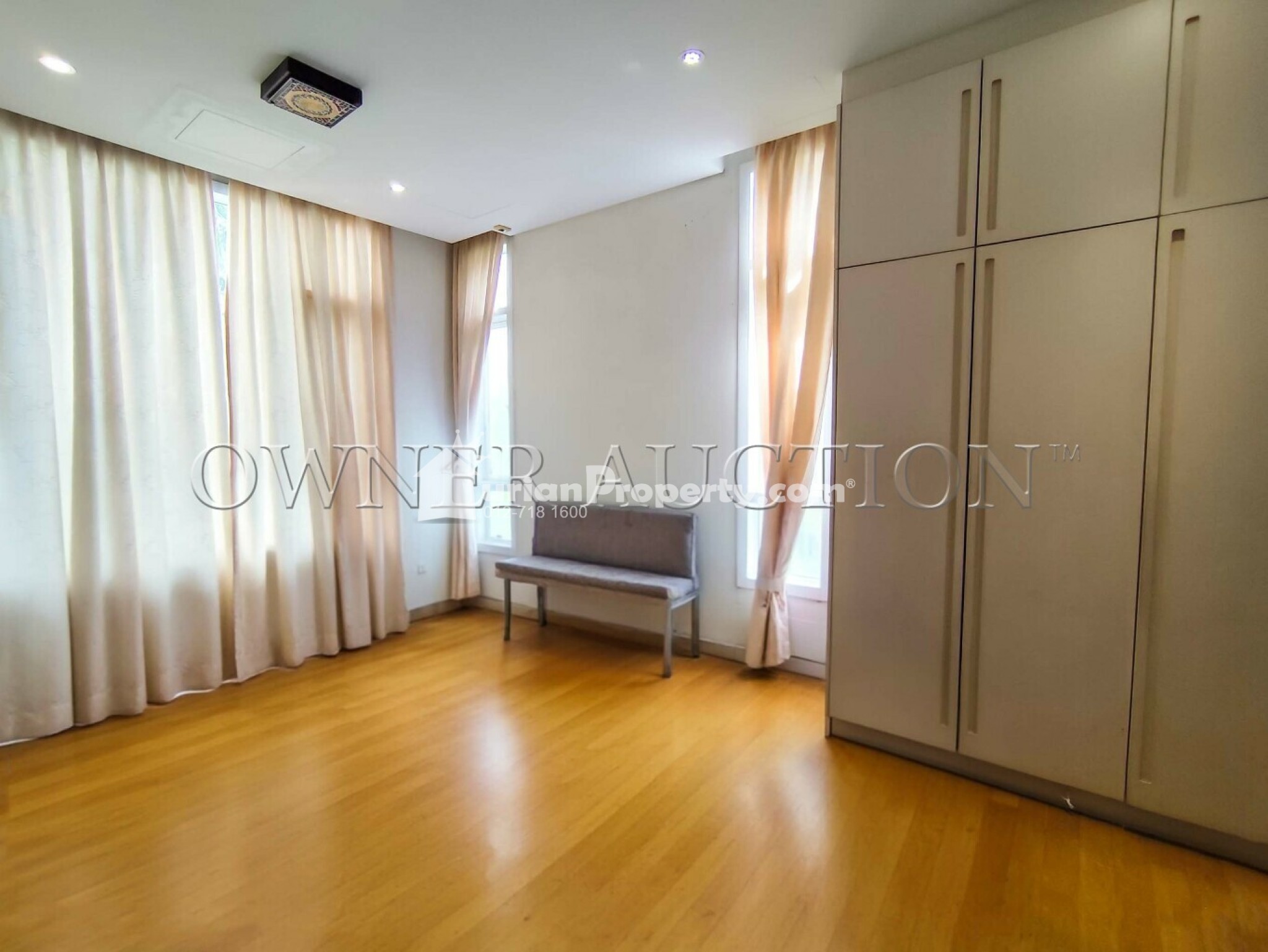 Bungalow House For Auction at Kiara 9