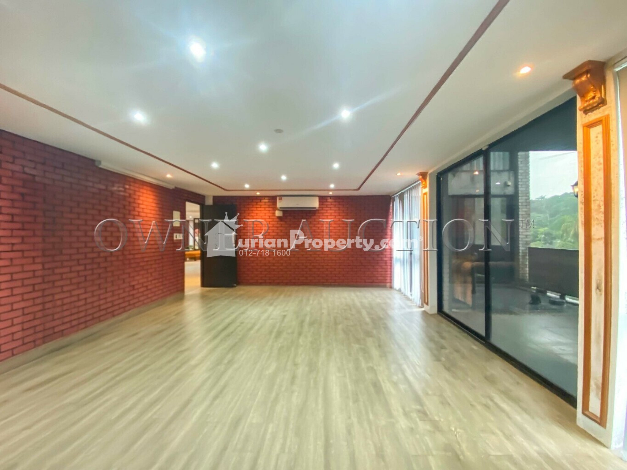 Apartment For Auction at Pusat Komersial LGSB